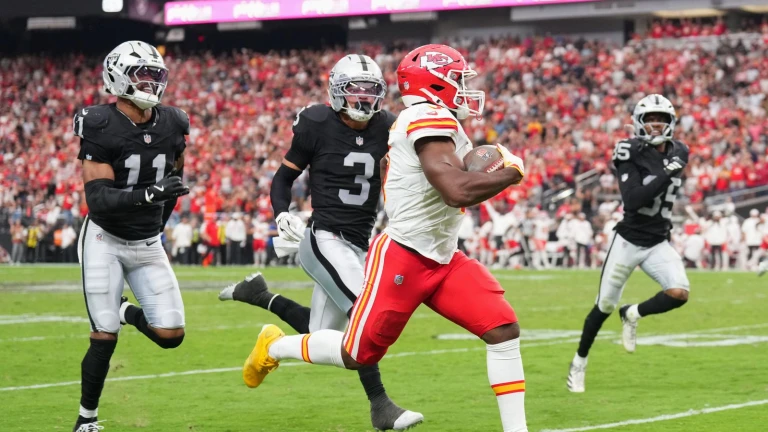 Raiders show heart, but Chiefs escape Vegas undefeated