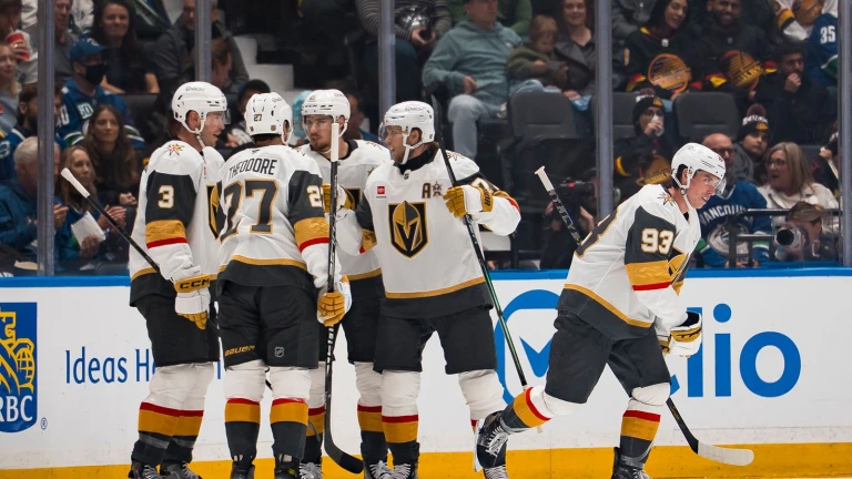 Golden Knights hang on to continue dominance over Canucks