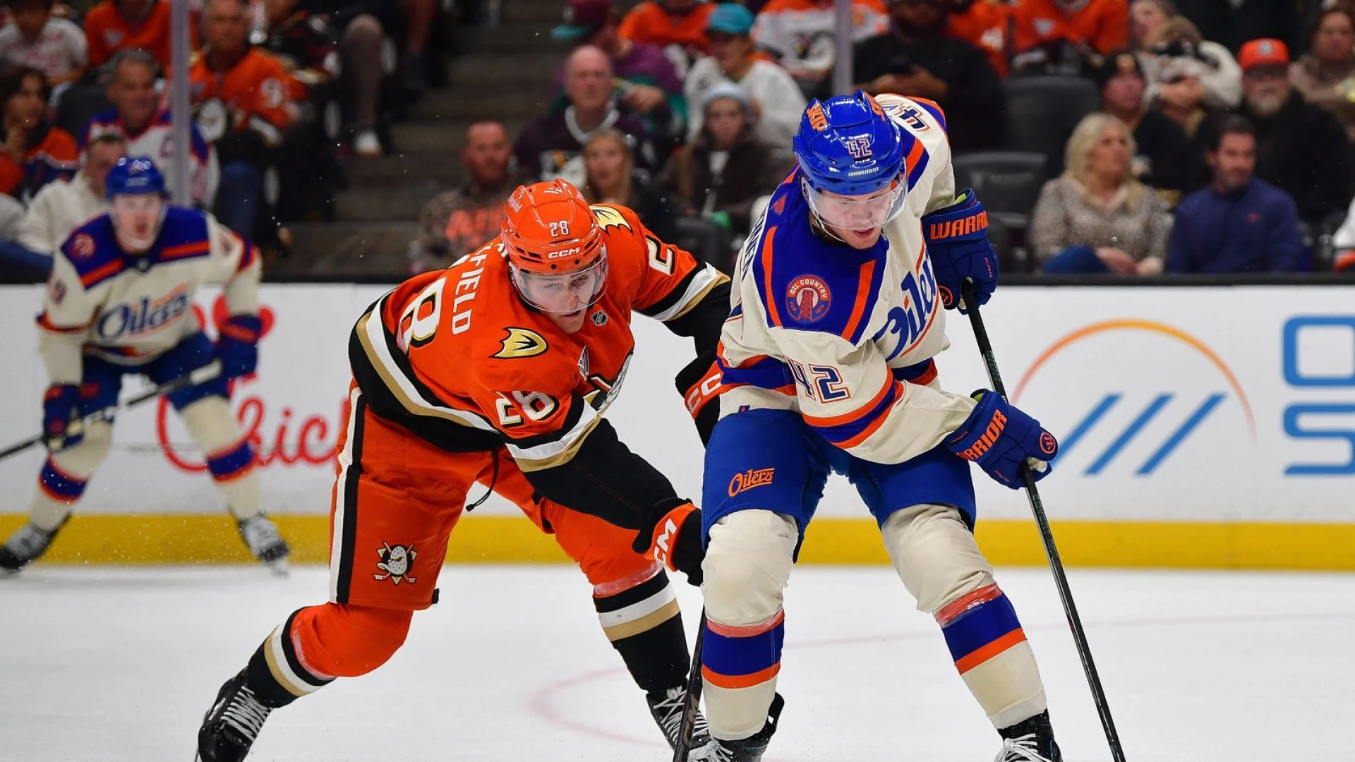 Oilers blitz past Ducks with 5-goal second period