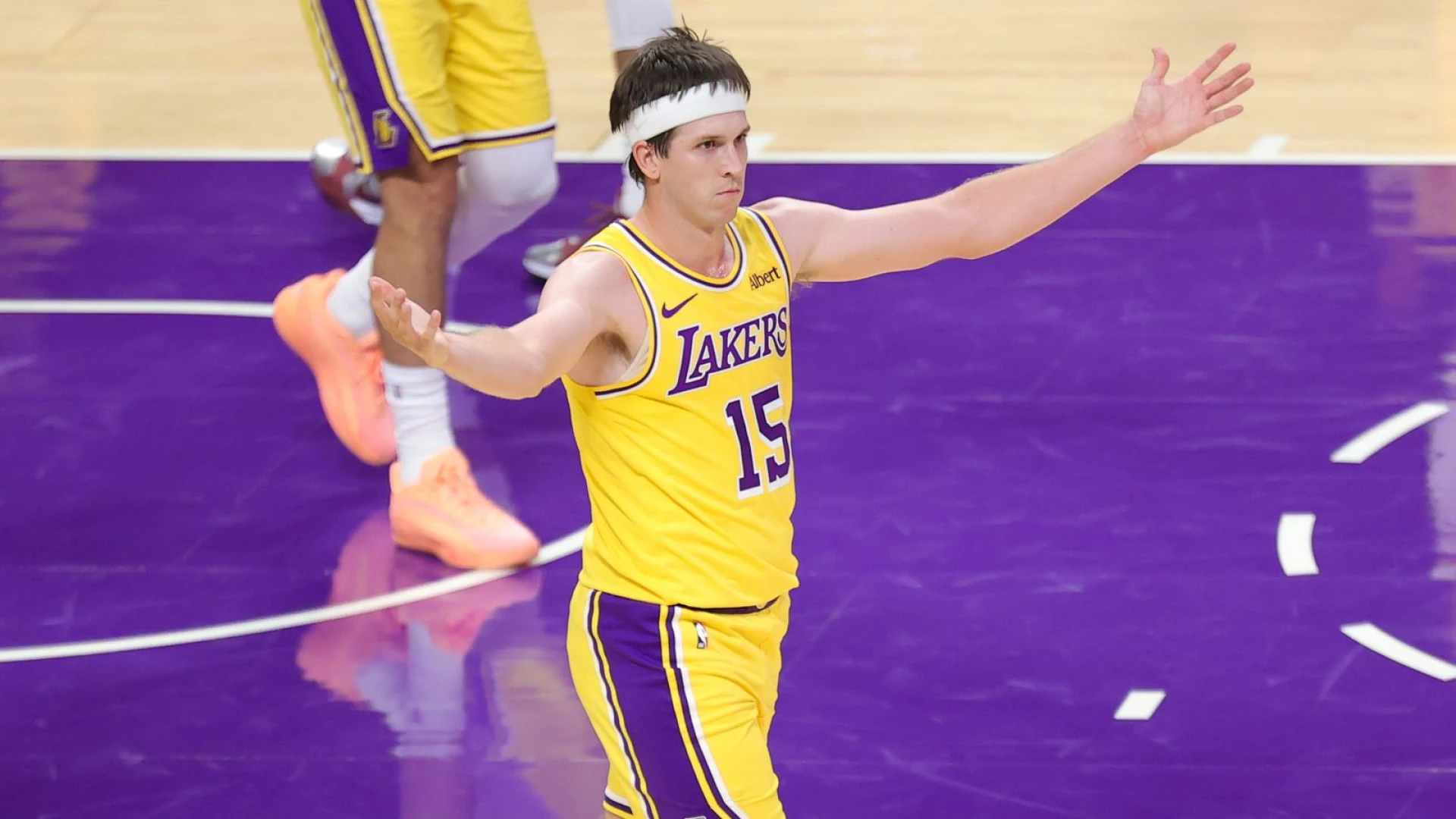 Three observations from Lakers’ preseason finale against Nuggets
