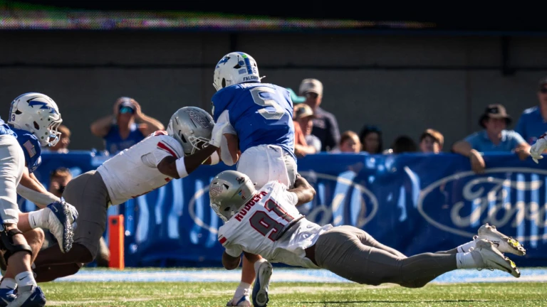 UNLV bombarded in fourth quarter as Air Force runs away with victory