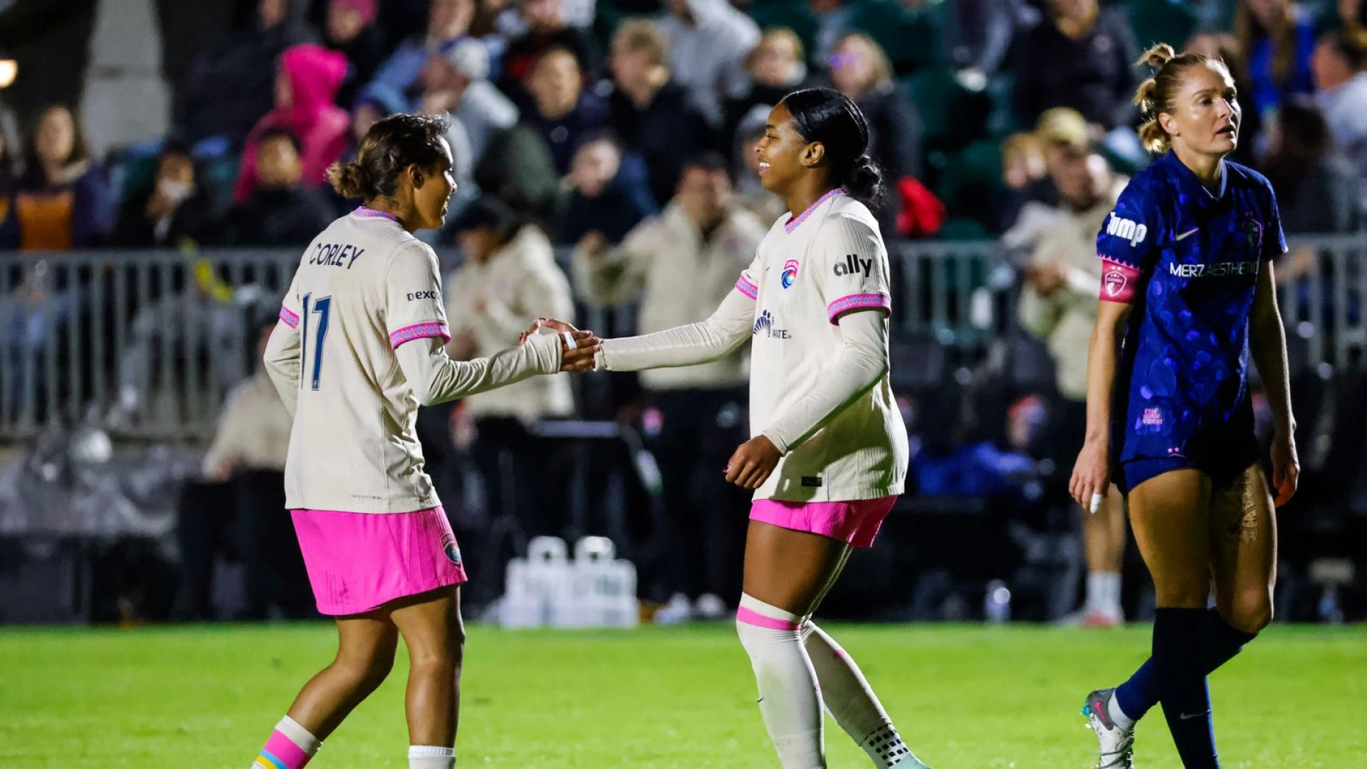 San Diego Wave close gap in NWSL Shield race with win in North Carolina