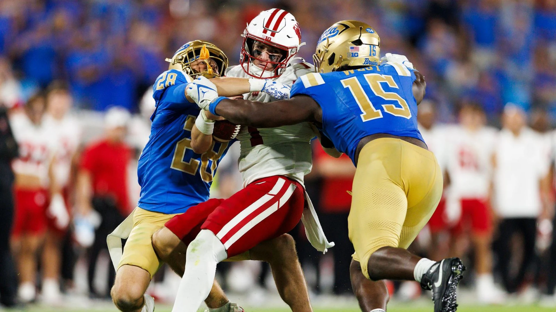 UCLA keeps perfect season alive with 17-7 victory over Wisconsin