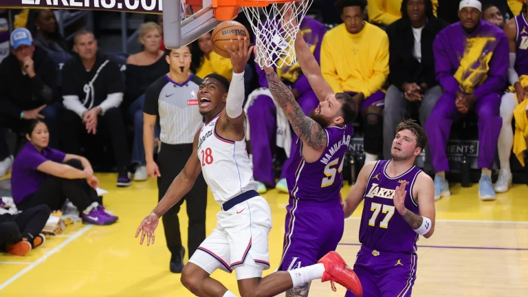 TST Images: Lakers defeat Clippers, 125-117, at Crypto.com Arena
