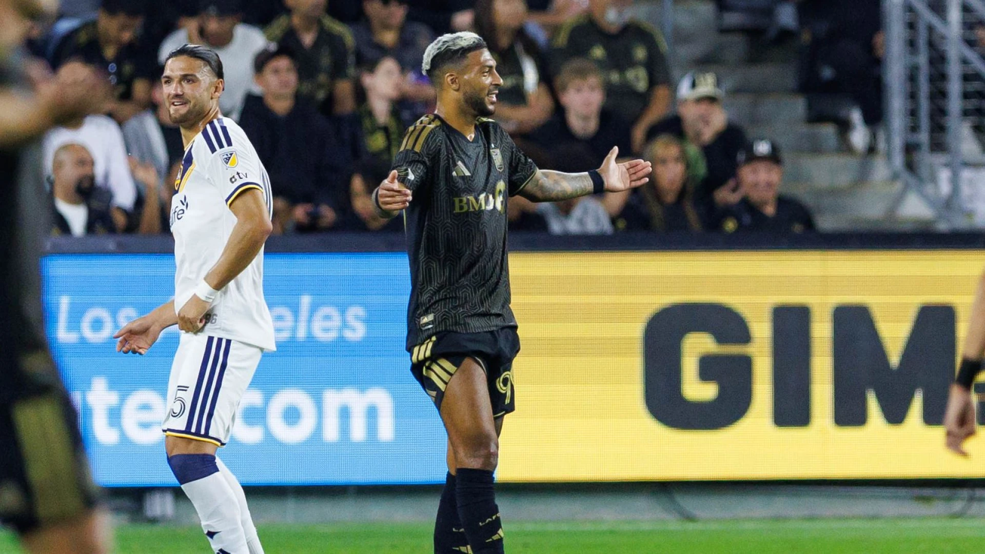 LAFC battles back from two-goal deficit to clinch playoff berth in El Tráfico