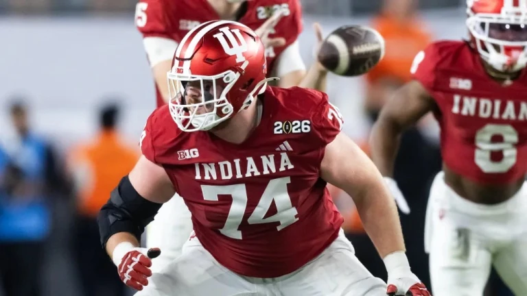 Bray Lynch Has Adjusted to Playing Center as the Indiana Offensive Line Continues to Gel