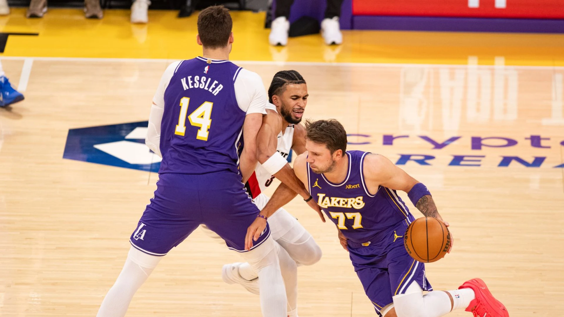Lakers can’t get stops, suffer first loss of season