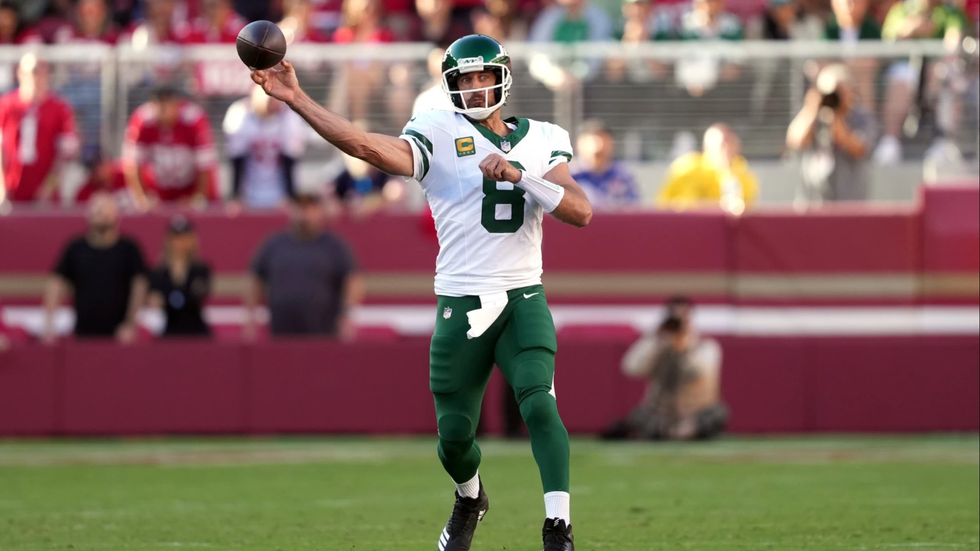 Aaron Rodgers Struggles Despite No Excuses: Game Analysis