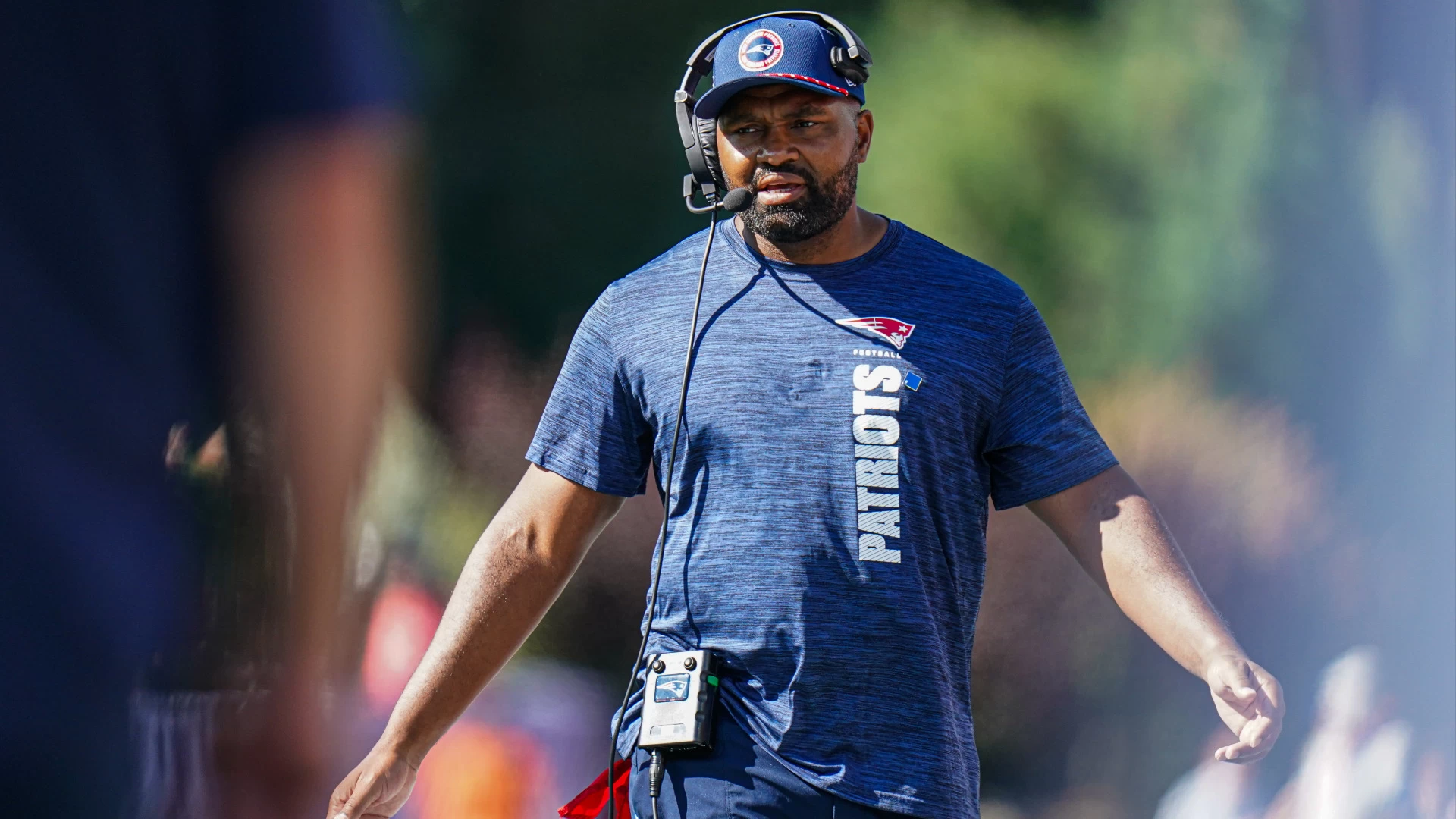 Rookie Head Coach Jerod Mayo Adapts to NFL Challenges
