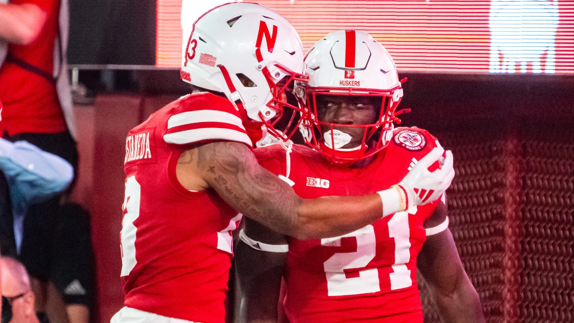 NCAAF Best Bets: Nebraska vs Illinois Top 25 Clash Tonight