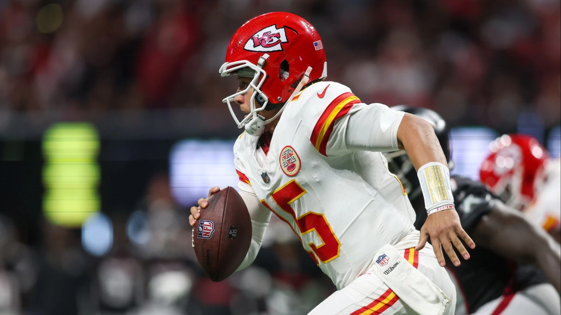 Chiefs Narrowly Defeat Falcons 22-17 in Thrilling Match