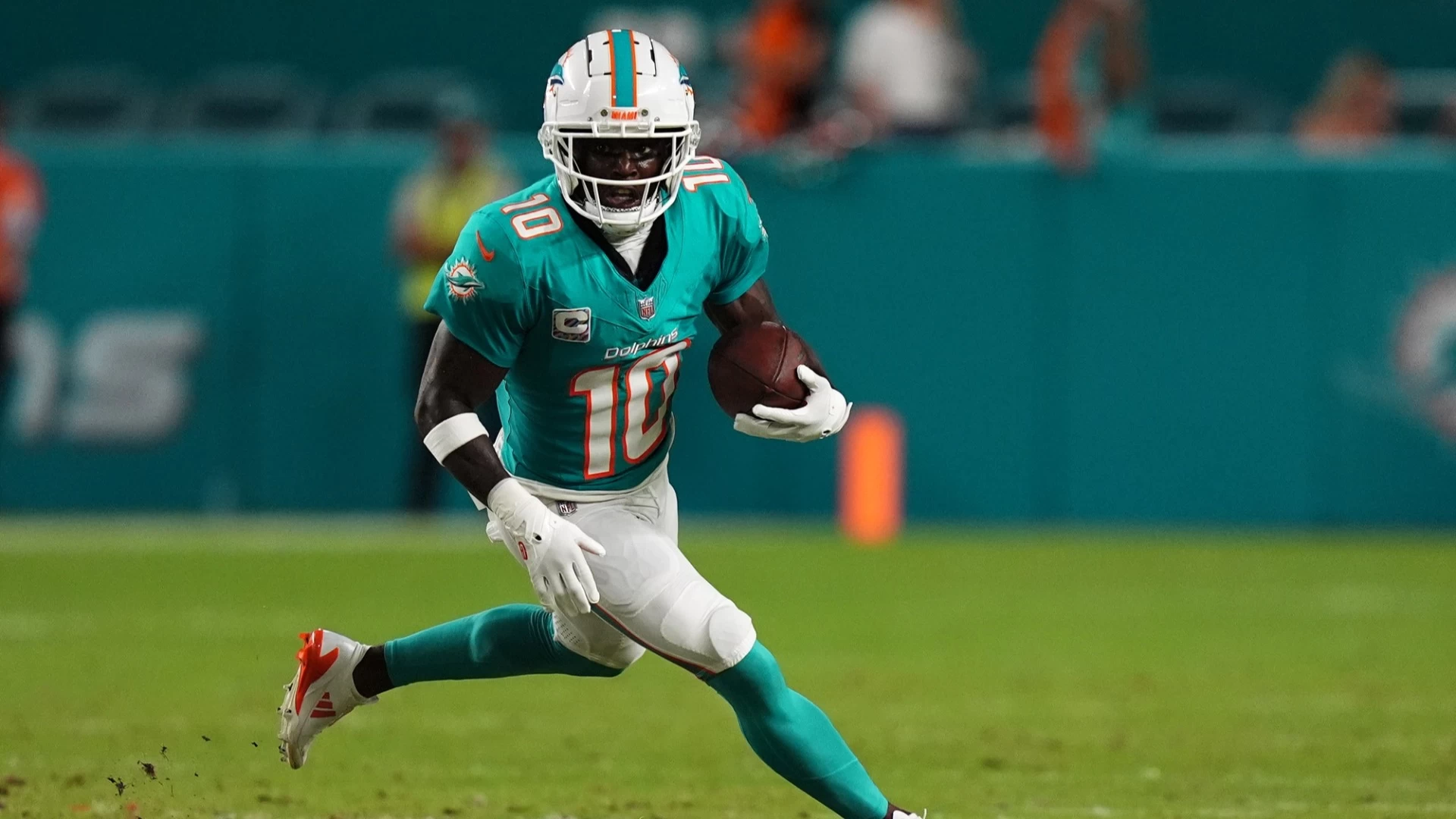 Tyreek's Sideline Meltdown and Miami's Struggling Season