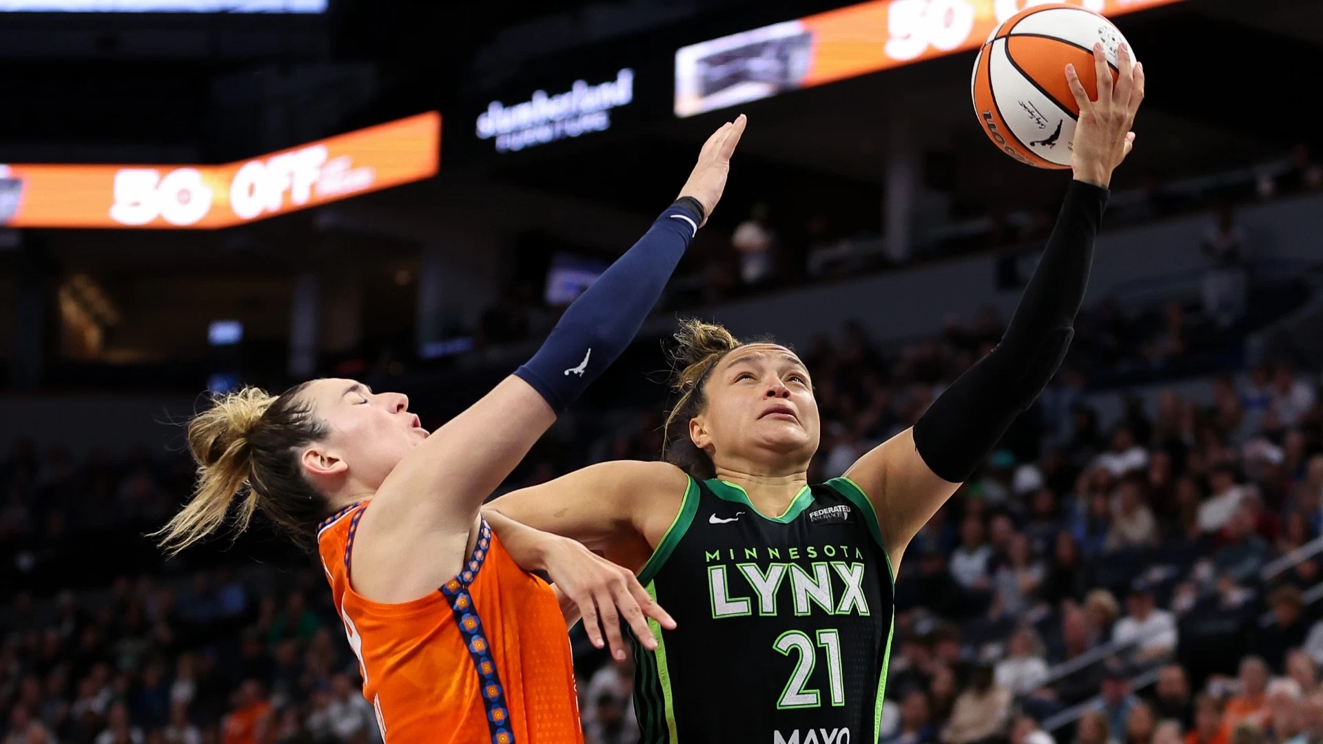 Minnesota Lynx Clinch 77-70 Victory Over Connecticut Sun