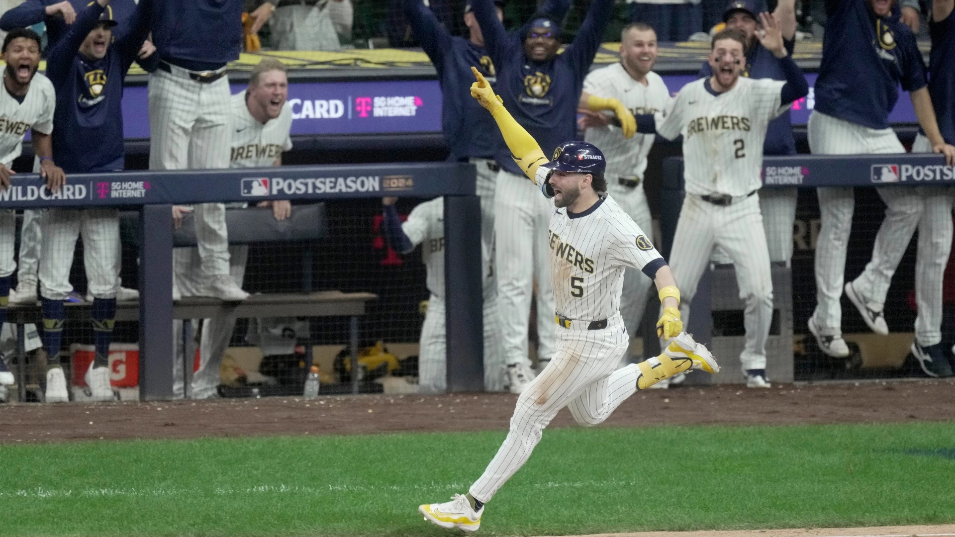 Milwaukee Brewers Force Game 3 After Dramatic Finish vs. Mets
