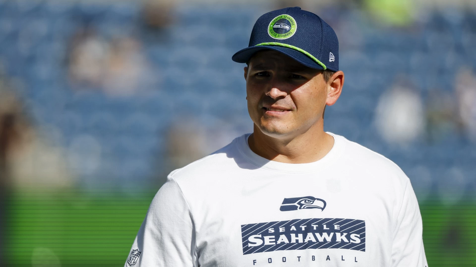 Mike MacDonald Tackles Back-to-Back Short Weeks with Seahawks