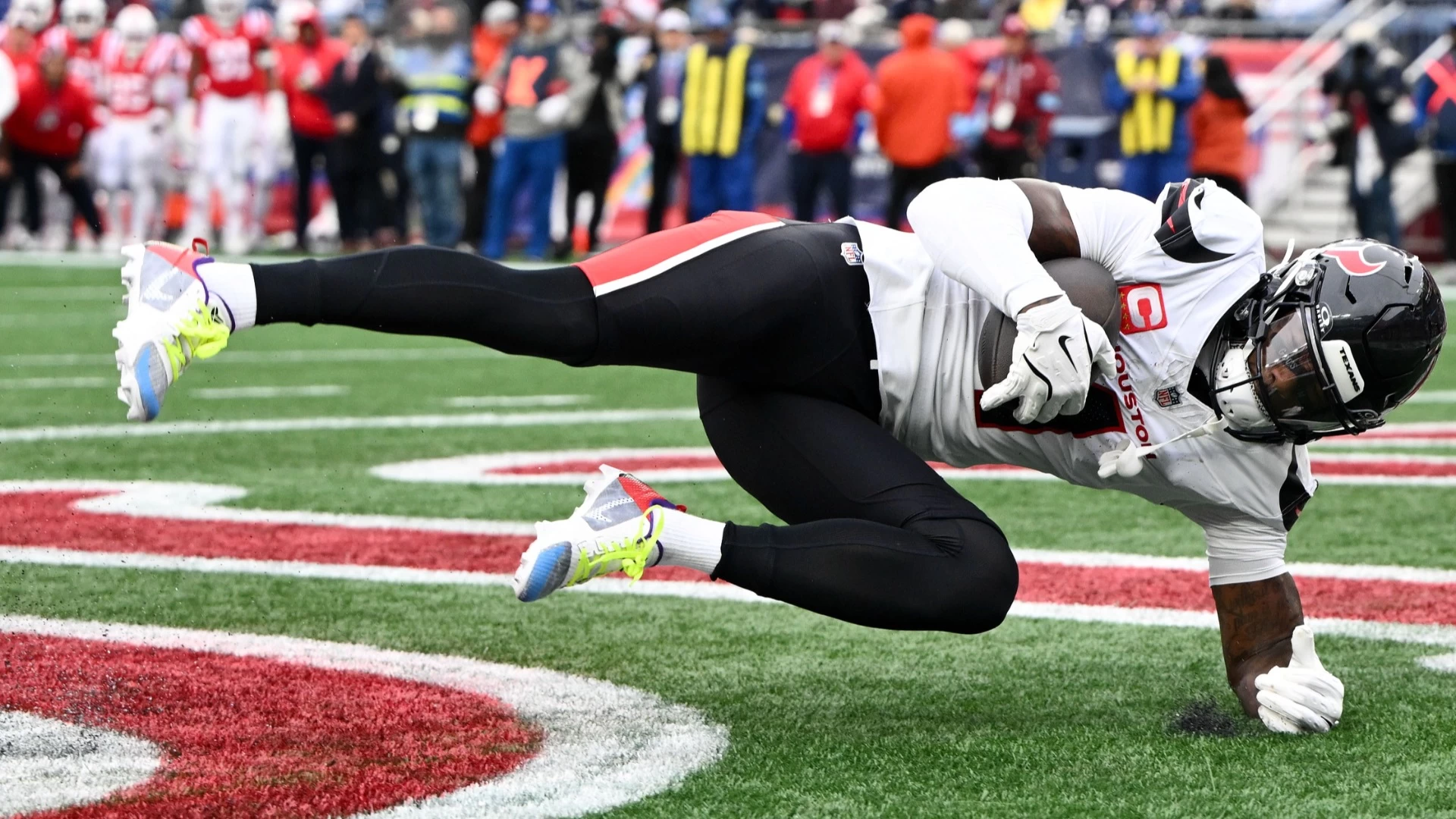 Packers Edge Texans 24-22 in High-Tension NFL Game