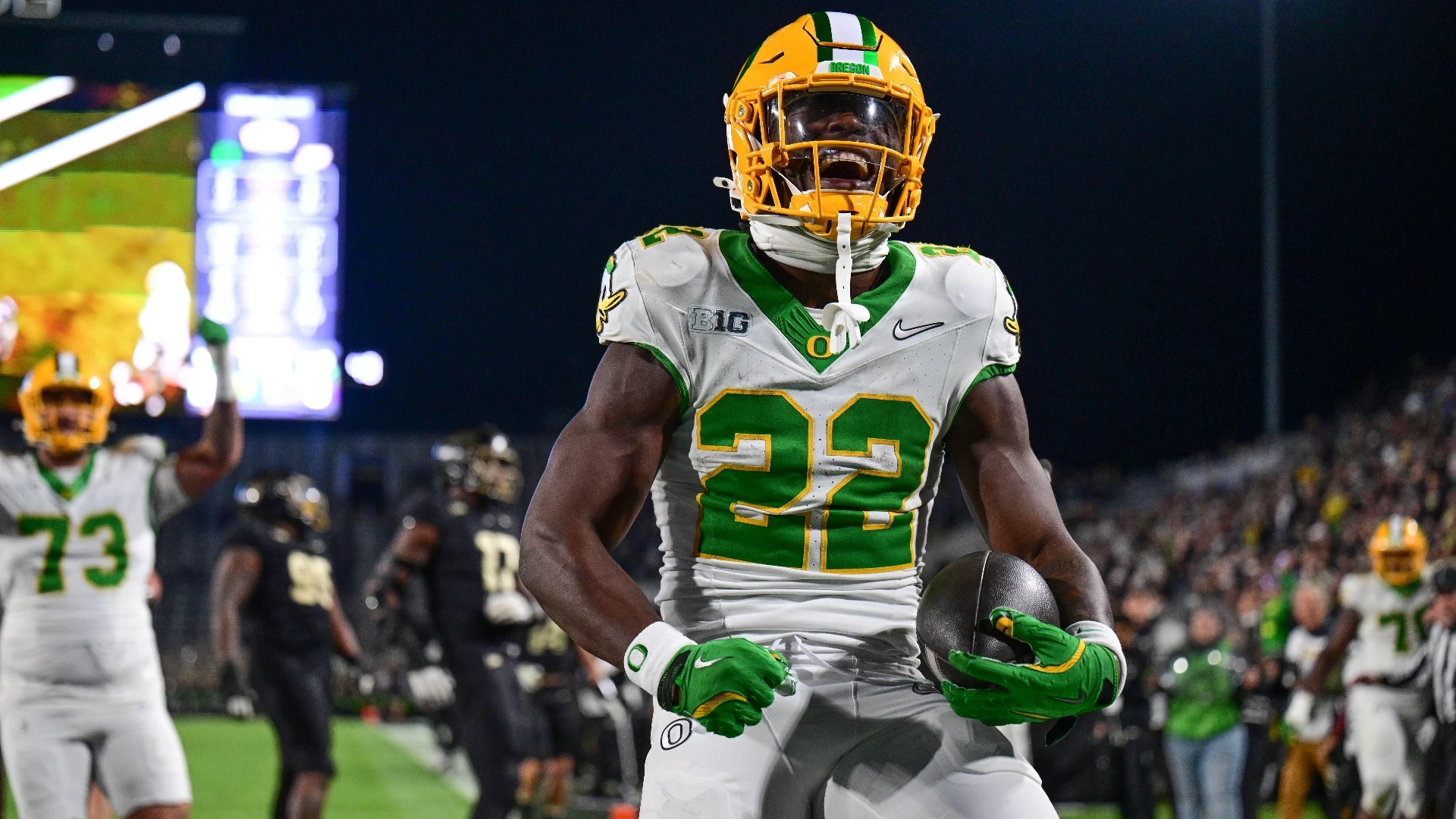 Oregon Tops Rankings, Heavy Favorite Over Illinois