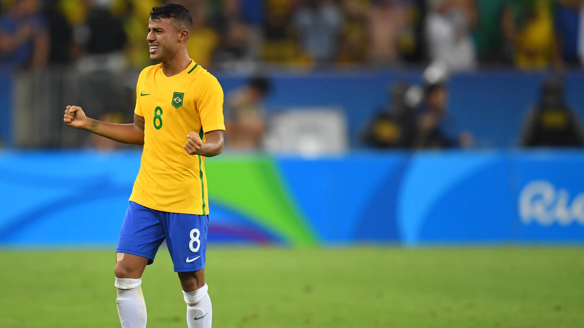 Brazil vs Uruguay: Rafinha Carries the Number 10 Legacy