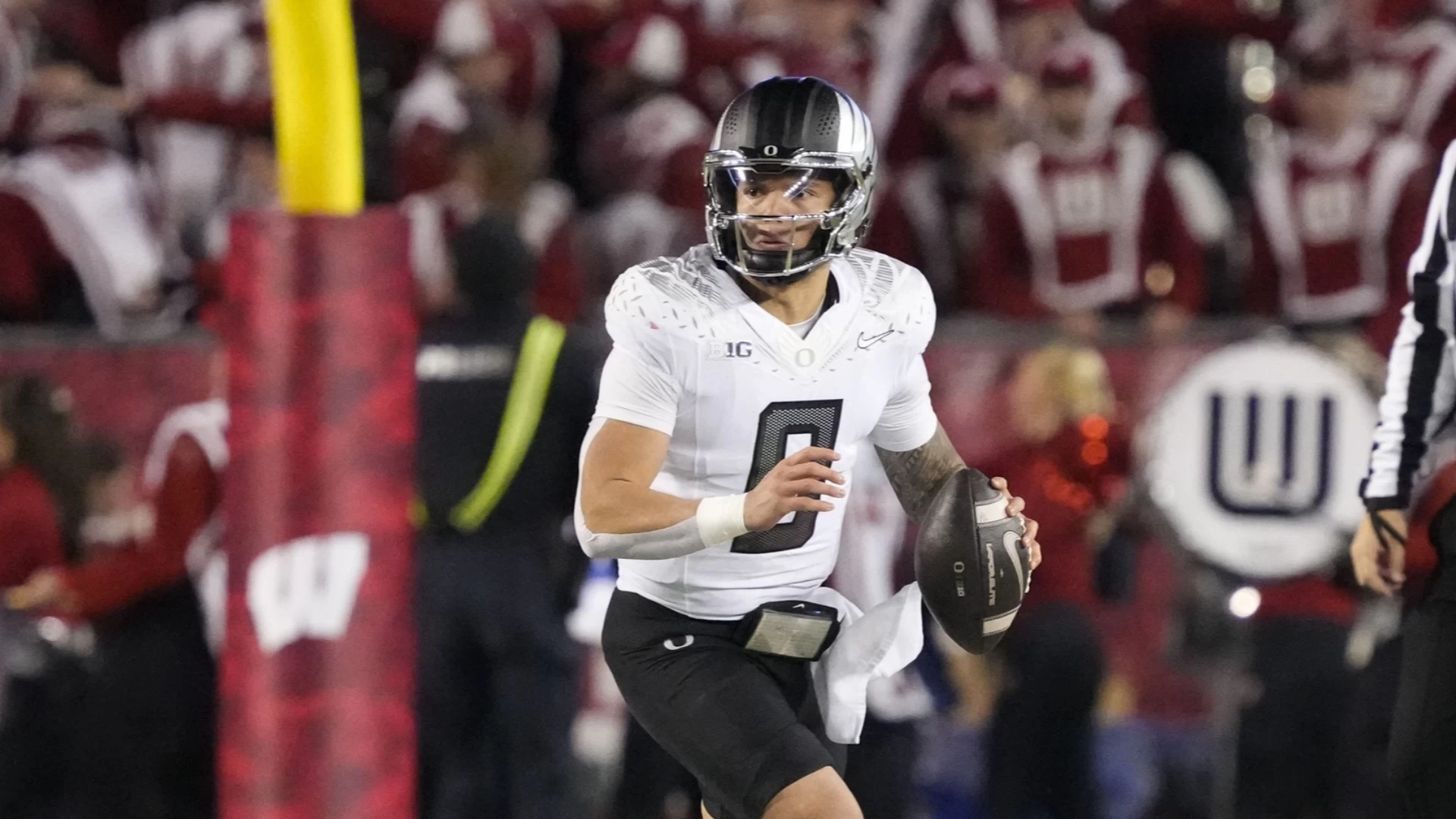 Oregon Ducks Narrow Victory Over Wisconsin Badgers