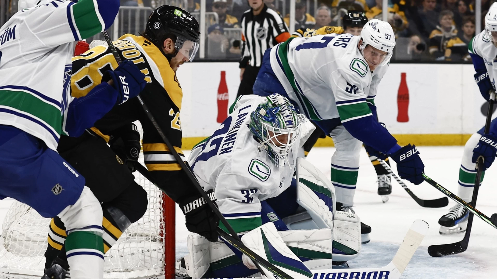 Lankinen Leads Canucks to Victory with Stellar Performance