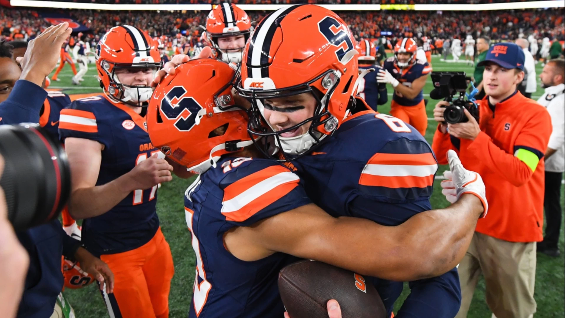 Miami Hurricanes Lose to Syracuse 42-38 in Crucial Game