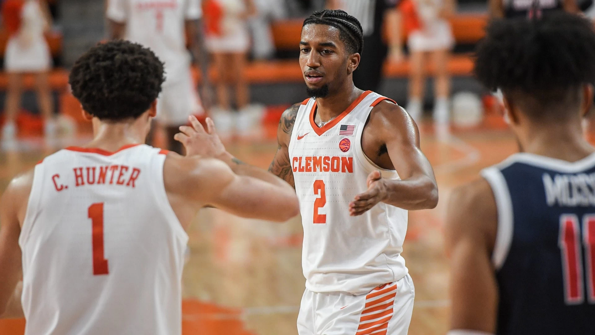 Kentucky Faces Clemson in Tense College Basketball Clash