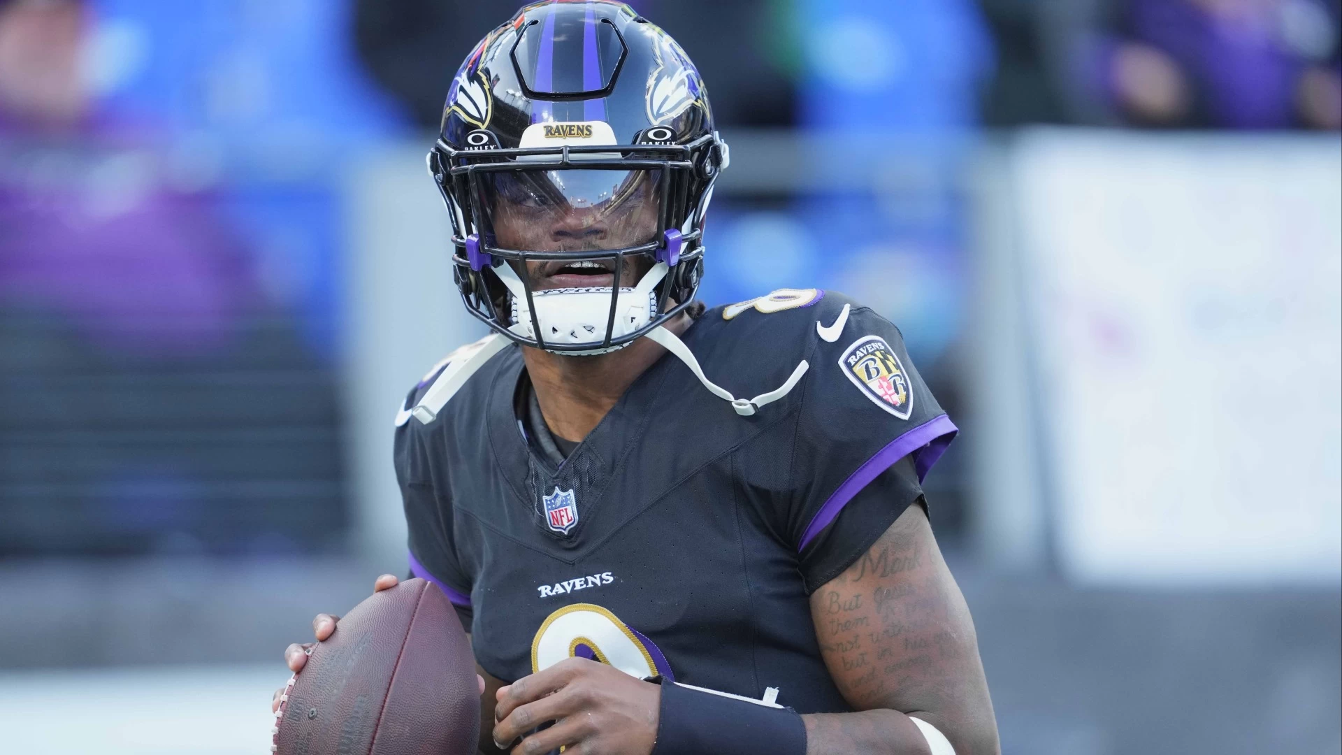 Lamar's Tough Love From Mom Spurs Him Ahead of Giants Game