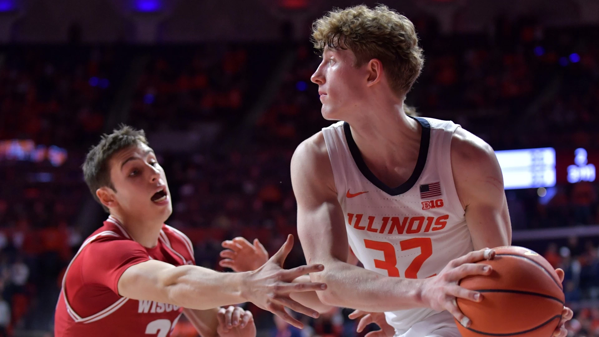 Illinois Triumphs in High-Scoring Game Against Wisconsin
