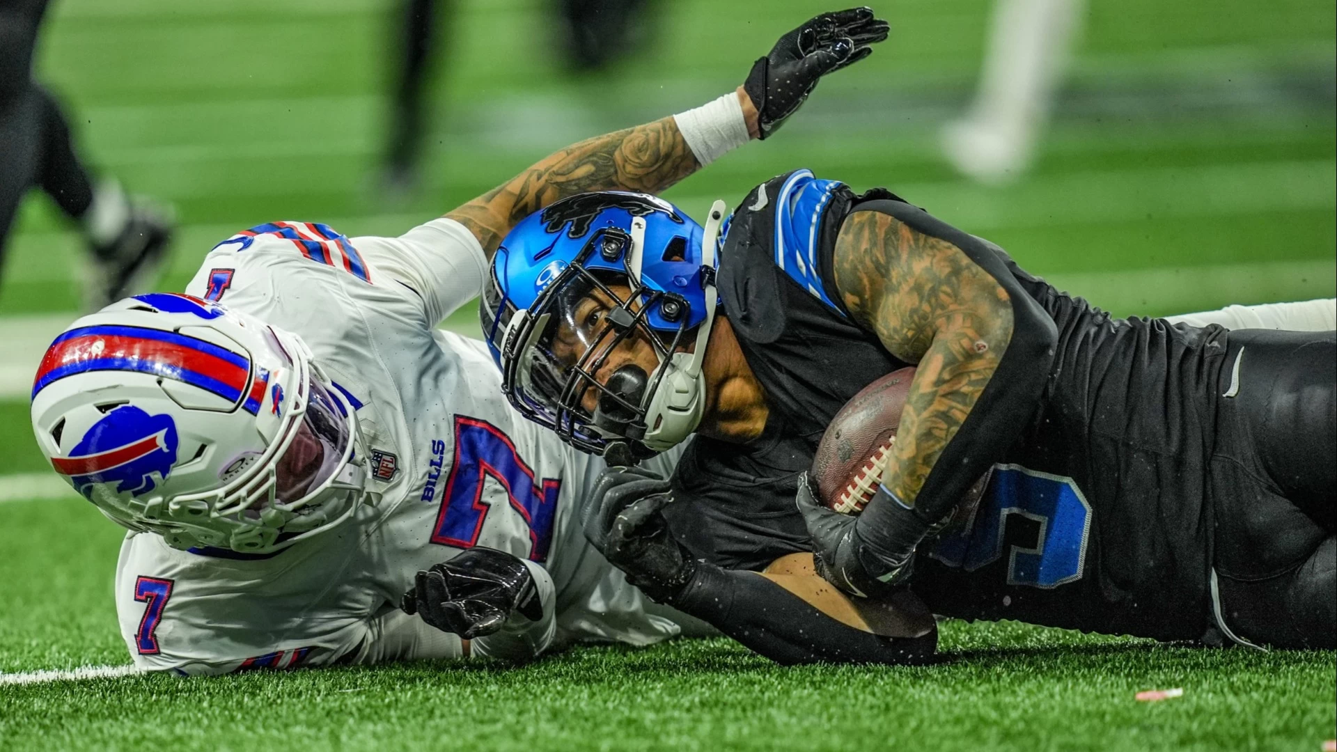 David Montgomery's Knee Surgery Dilemma: To Play or Not?