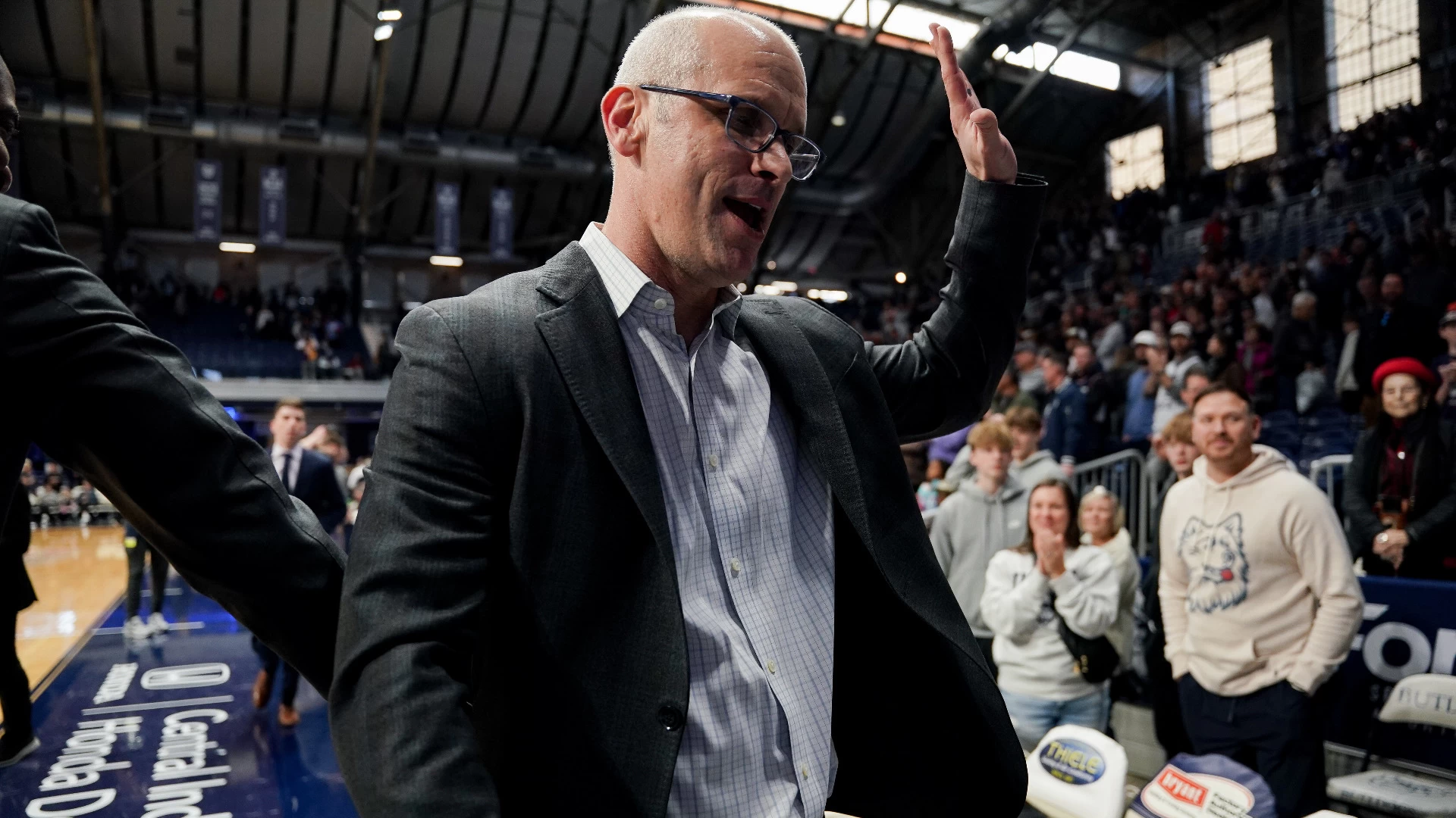 CBB Previews: Villanova Favored Over Ranked UConn in Key Matchup