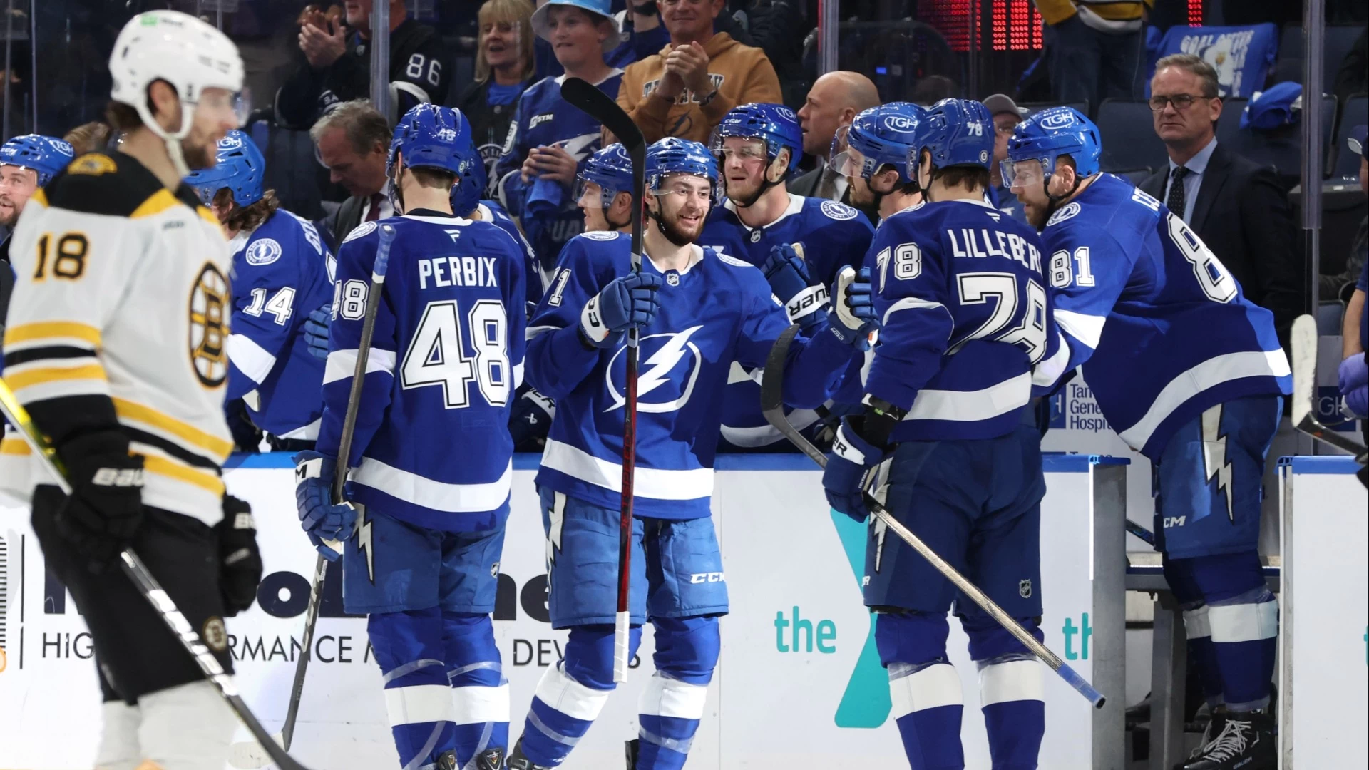 Lightning Triumph Over Bruins, Climb Atlantic Division