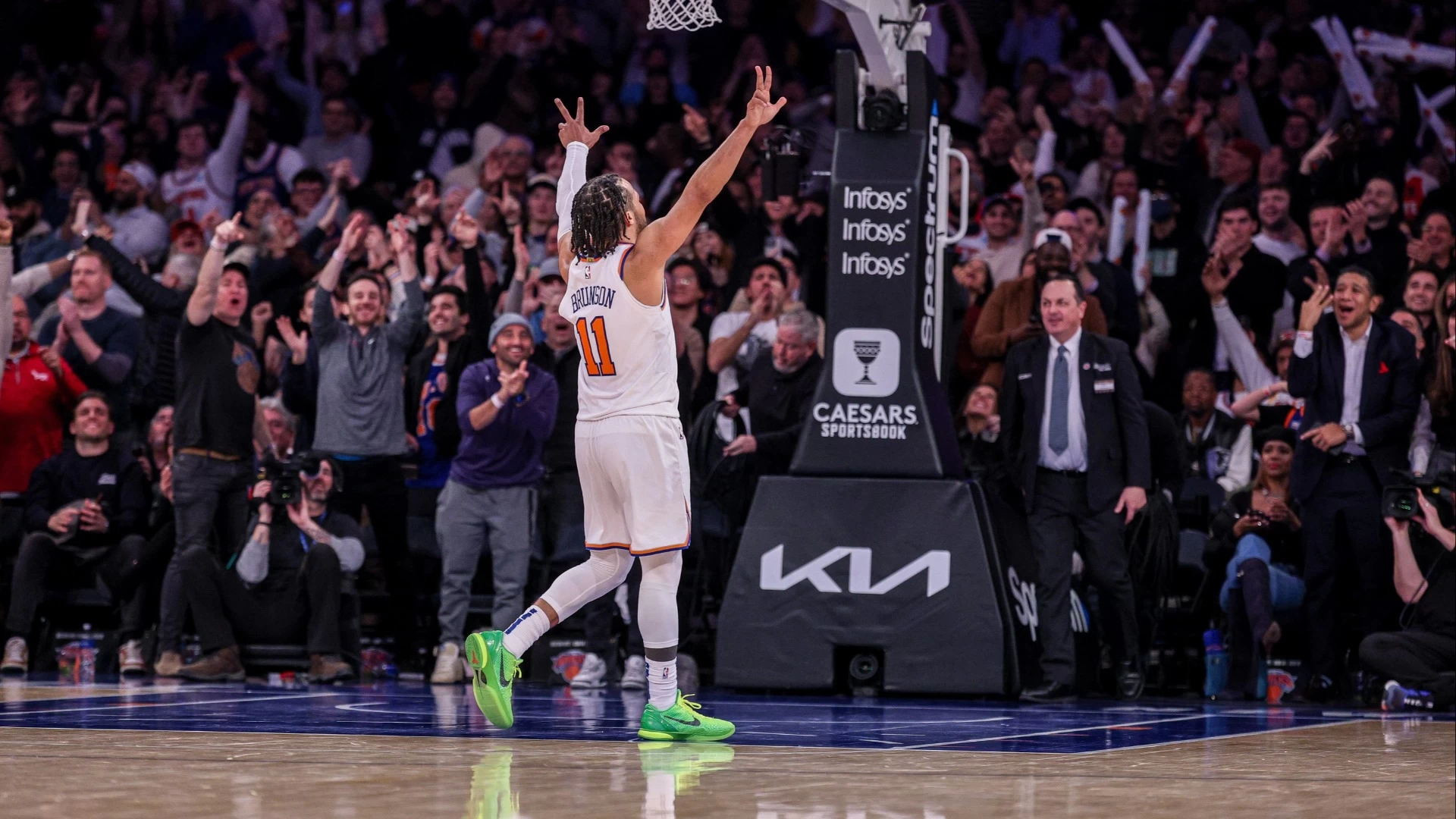 Knicks Face Tough Raptors Challenge in Toronto Showdown