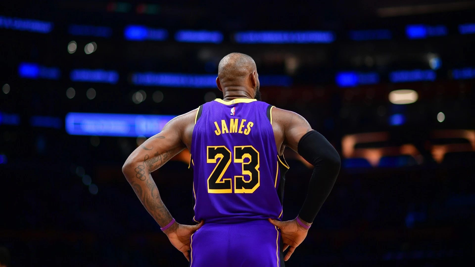 LeBron James Scores 42 to Lead Lakers Past Warriors
