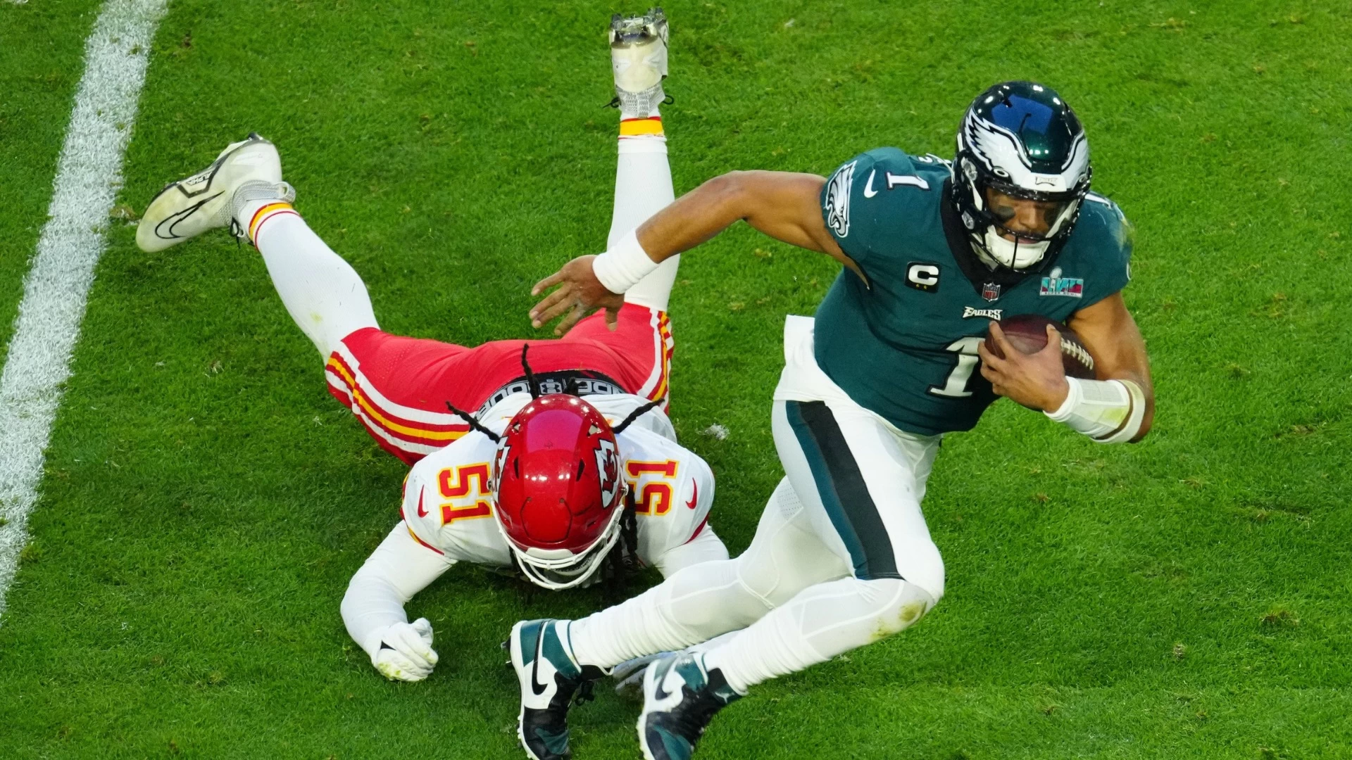 Jalen Hurts vs. Patrick Mahomes: Analyzing QB Mobility