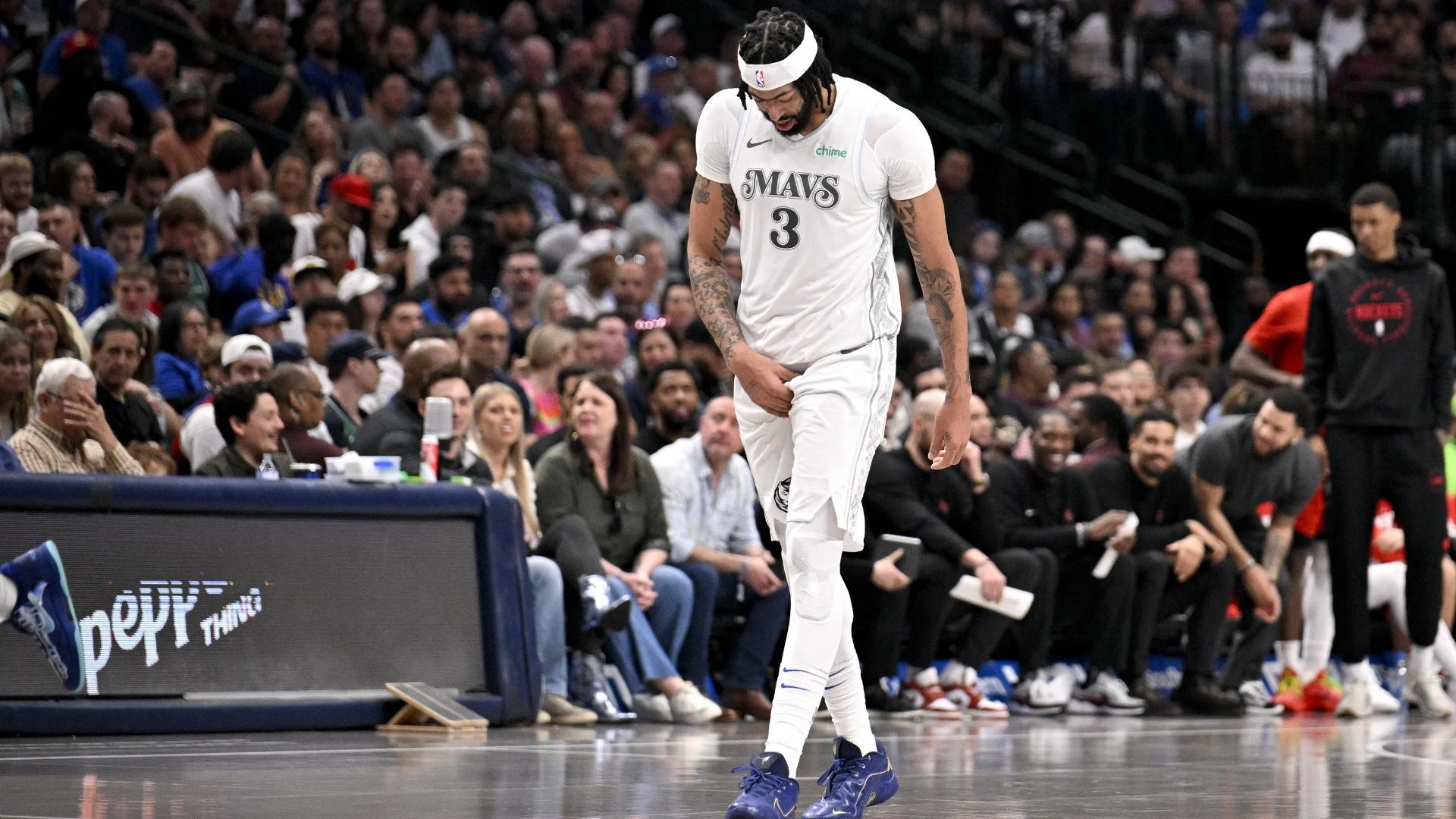 Anthony Davis Sidelined by Injury After Mavericks Trade