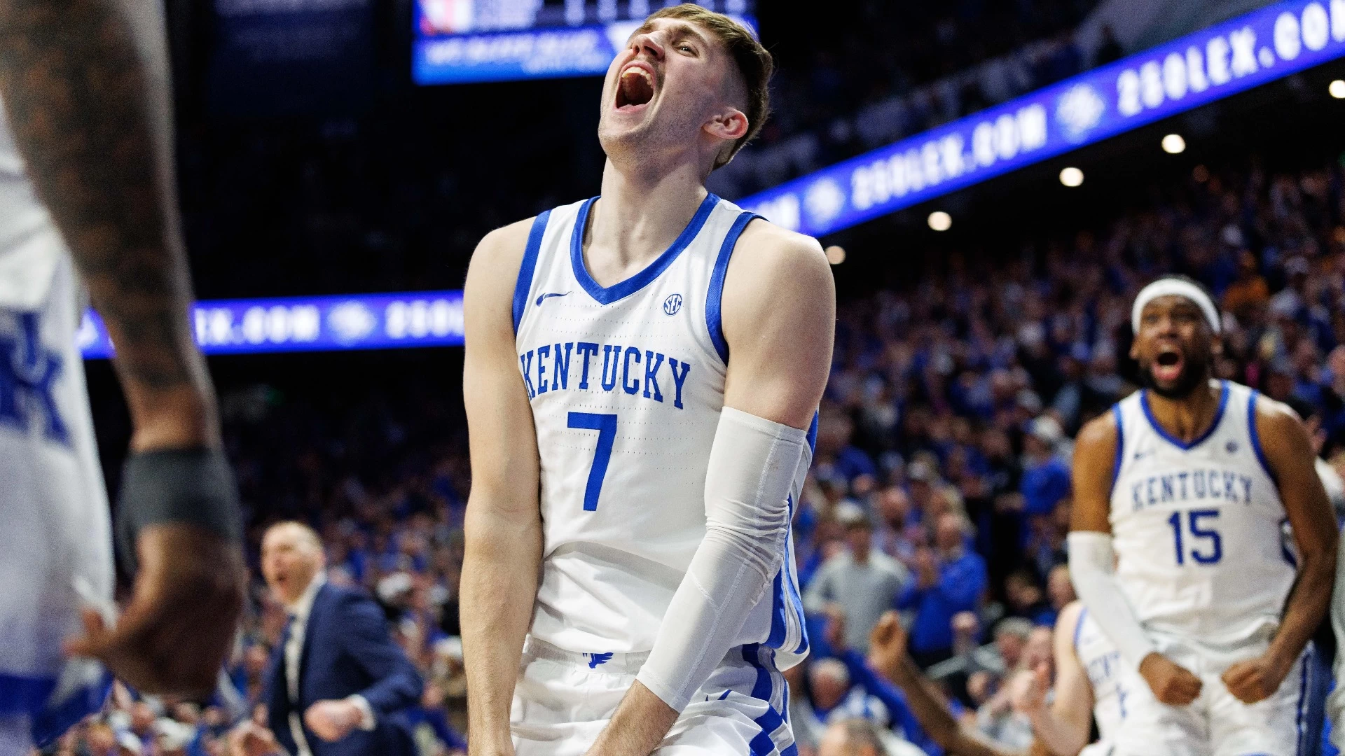 Kentucky Defeats Tennessee 75-64 in Top 15 Clash on Tuesday