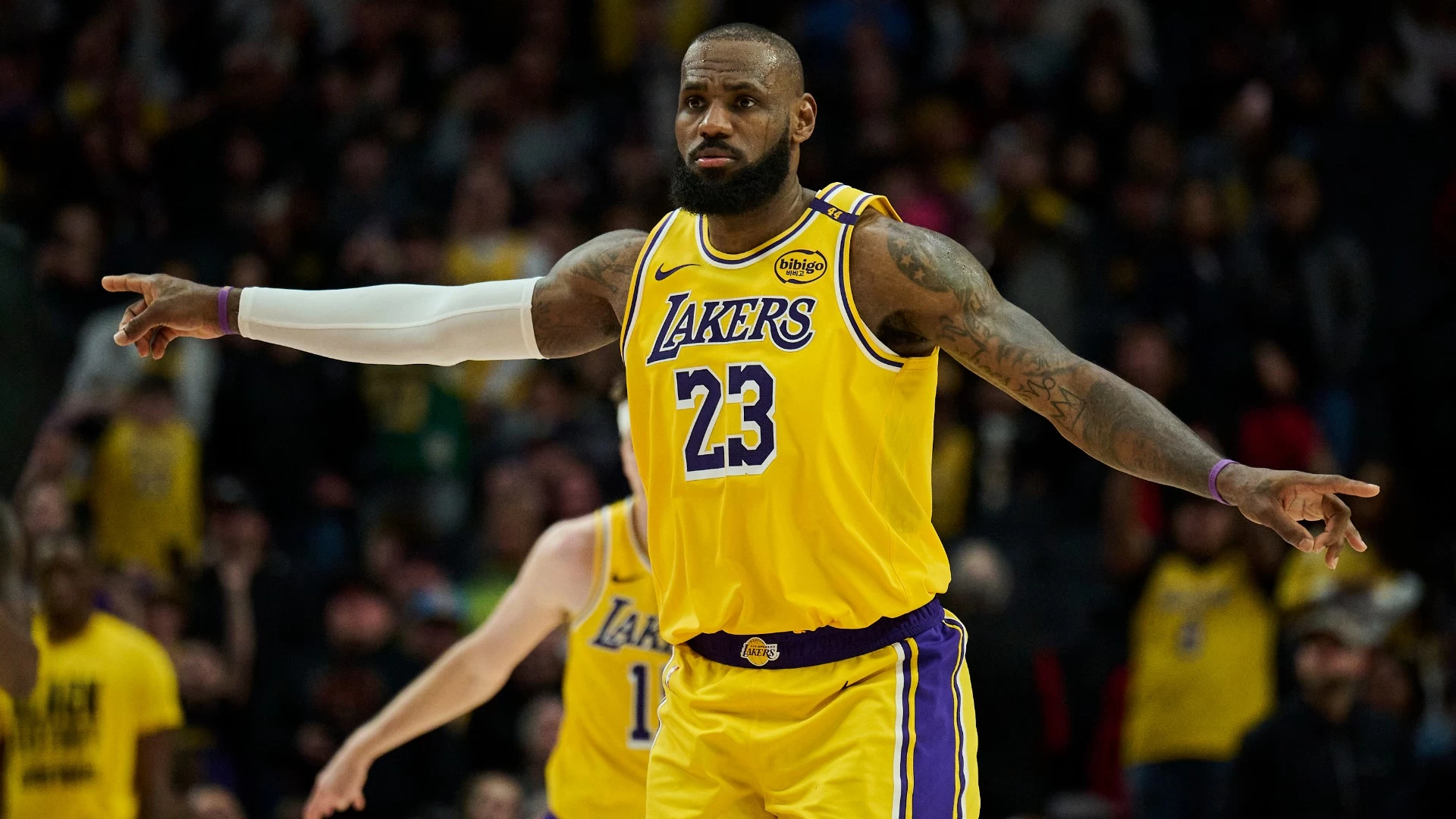 LeBron Scores 40 Again, Leading Lakers Past Blazers 110-102