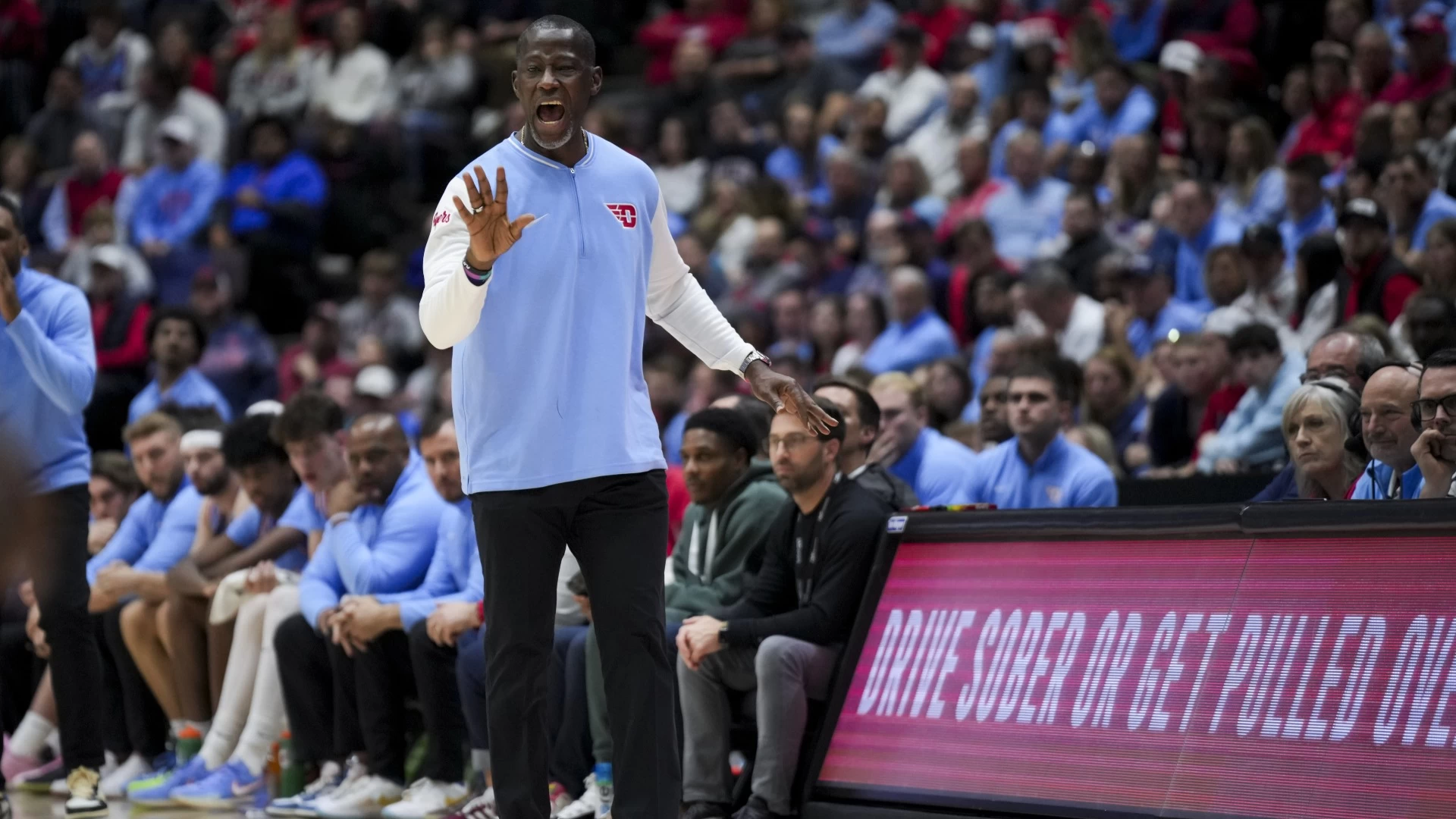 Dayton vs. Loyola Chicago Basketball Preview & Picks