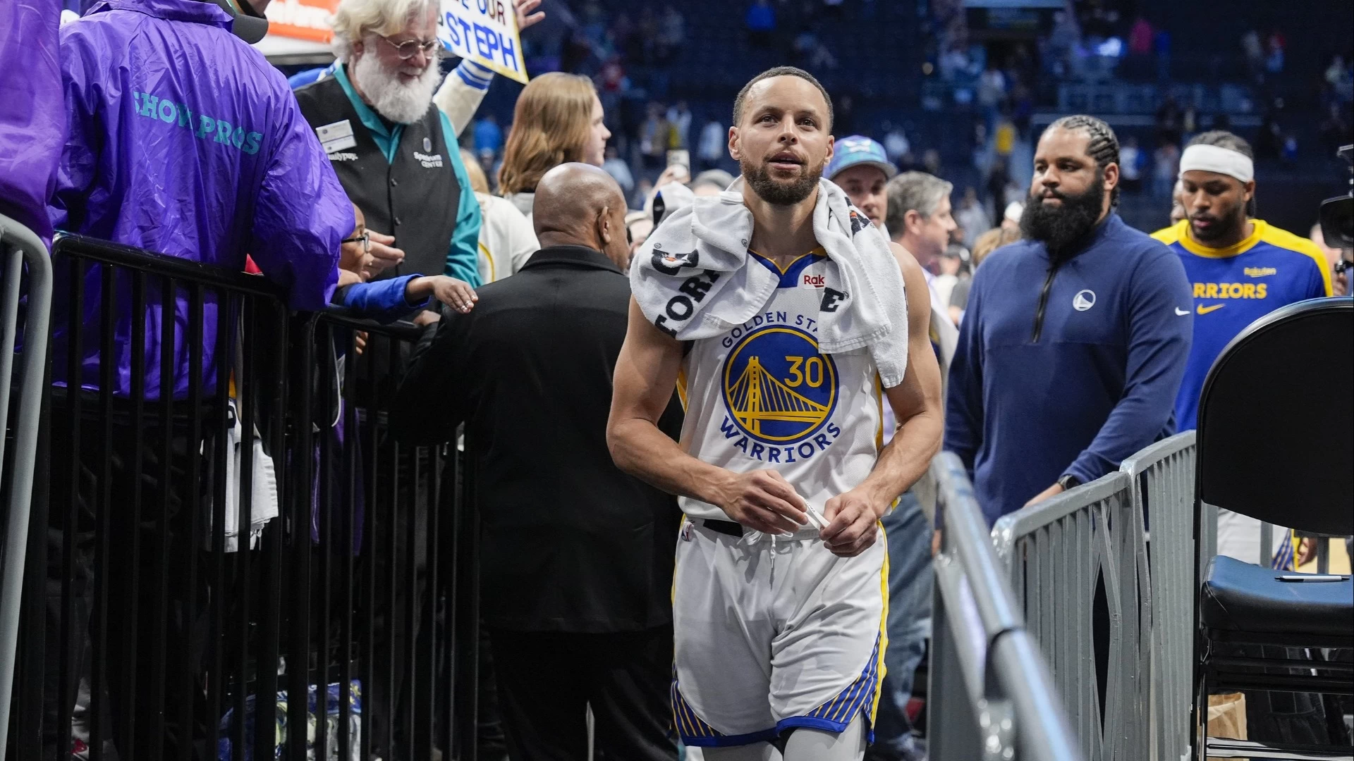 Warriors Triumph Over Hornets, Stephen Curry's Ankle Concern
