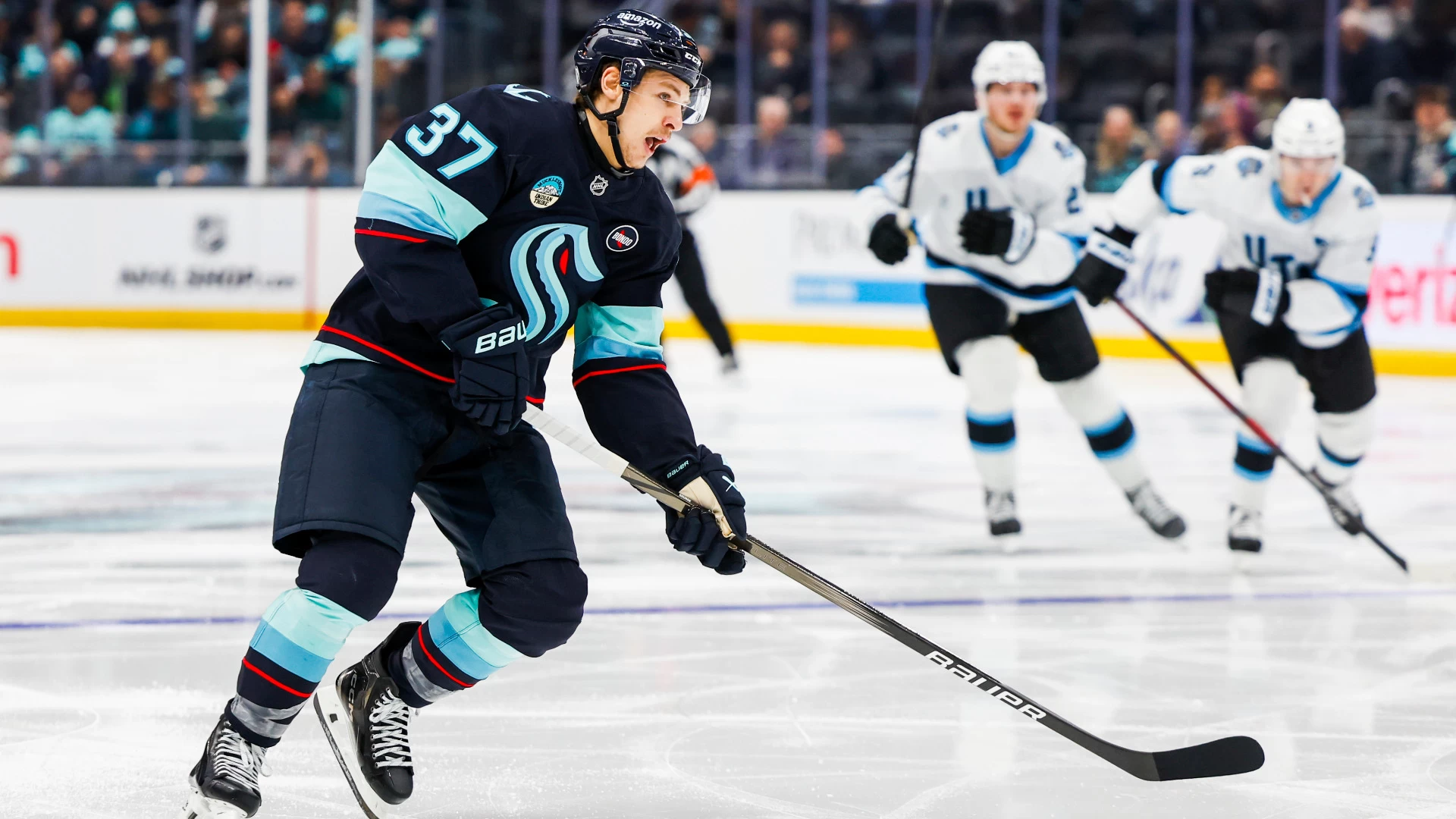 Tampa Trades Heavily for Yanni Gourde and Oliver Bjorkstrand