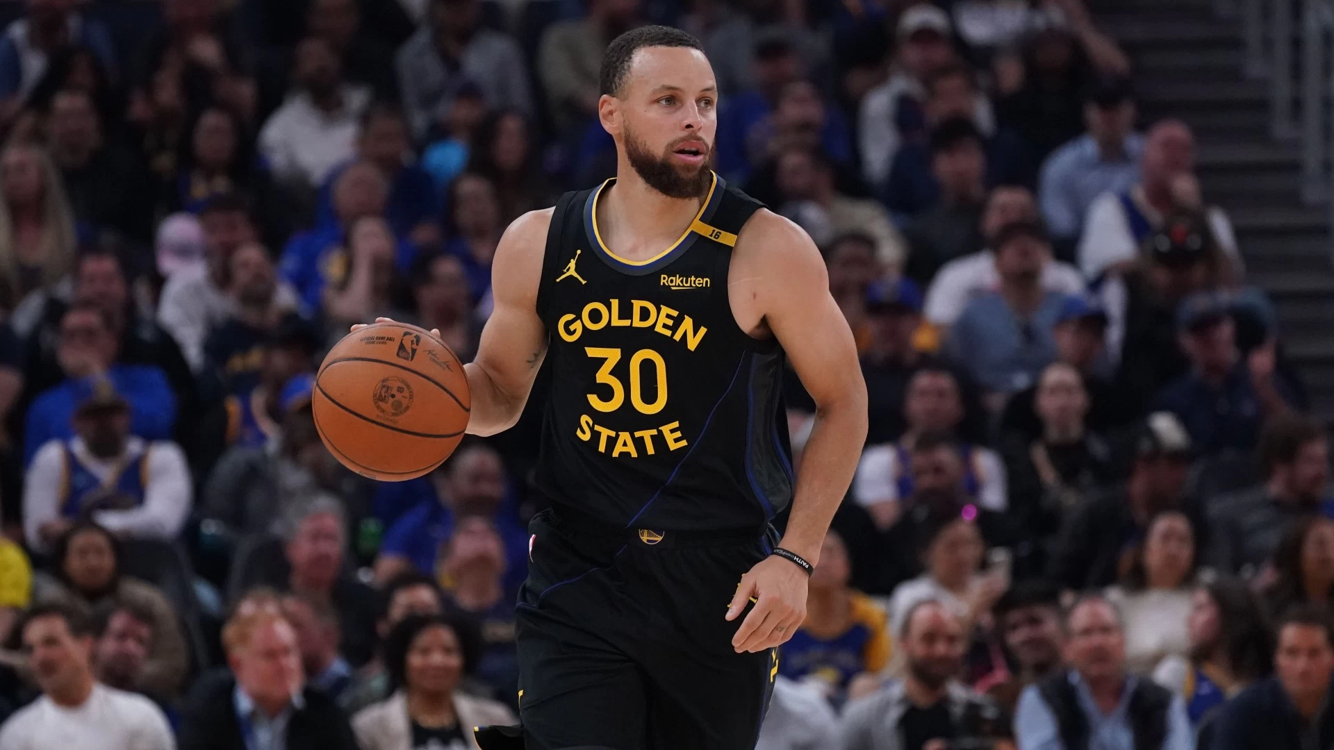 Warriors Face Trail Blazers as Road Favorites Tonight