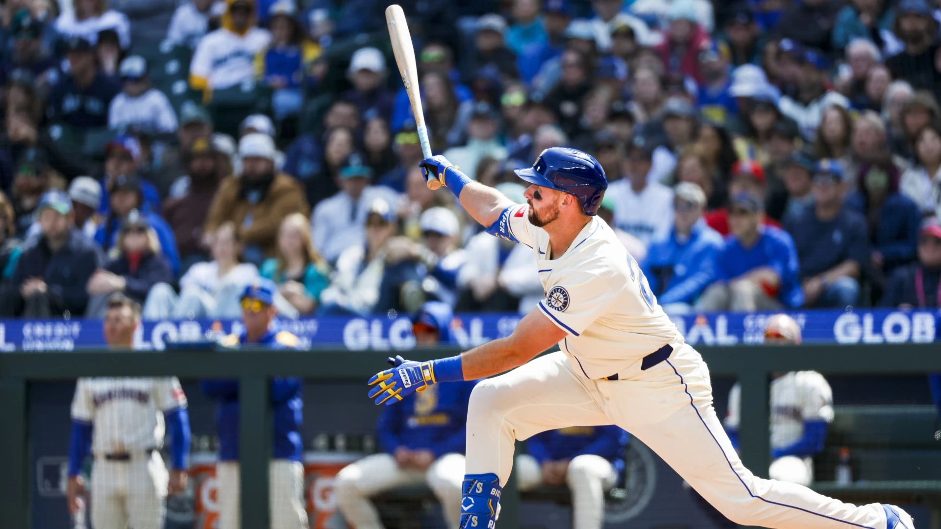 Mariners Sweep Rangers, Cubs Dominate Dodgers in MLB