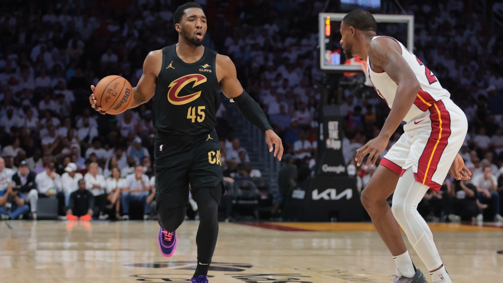 Eastern Conference Title Odds: Celtics & Cavs Lead the Race