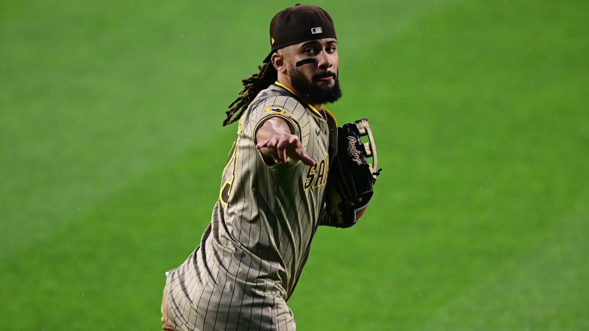 Kolek Debuts for Padres vs. Heaney in Pittsburgh Showdown