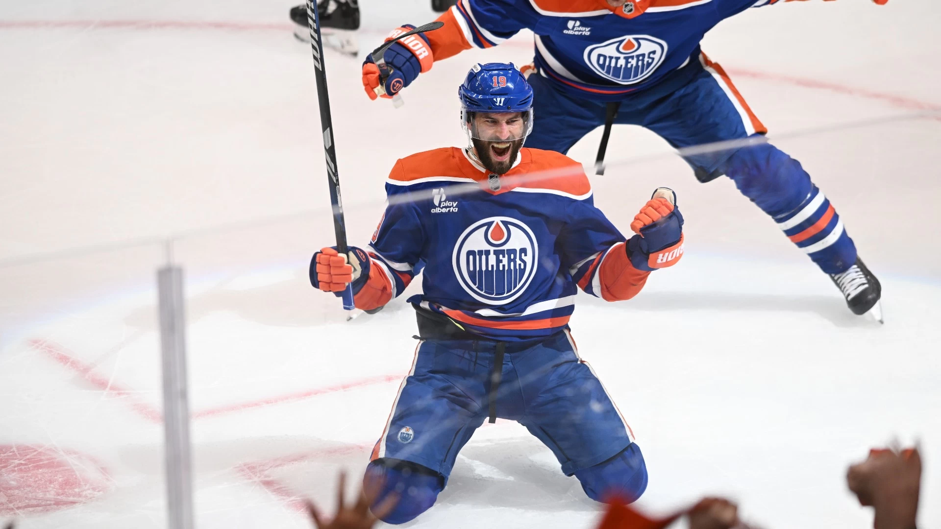 Oilers Dominate in Game Four: Henrique and Skinner Shine