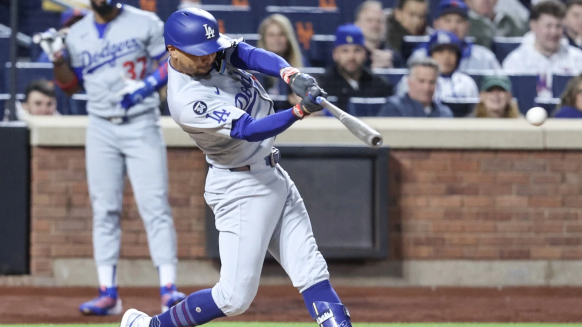 Dodgers vs Yankees: Betts Out, Game Odds & Predictions