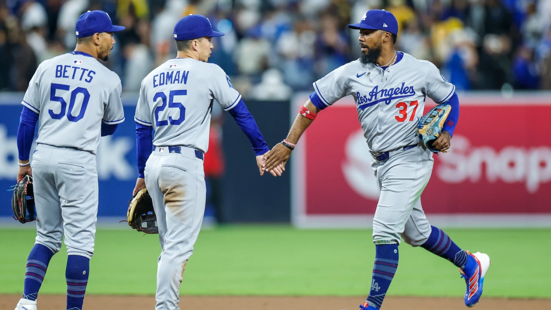Dodgers Edge Out Padres in Thrilling 10-Inning Game