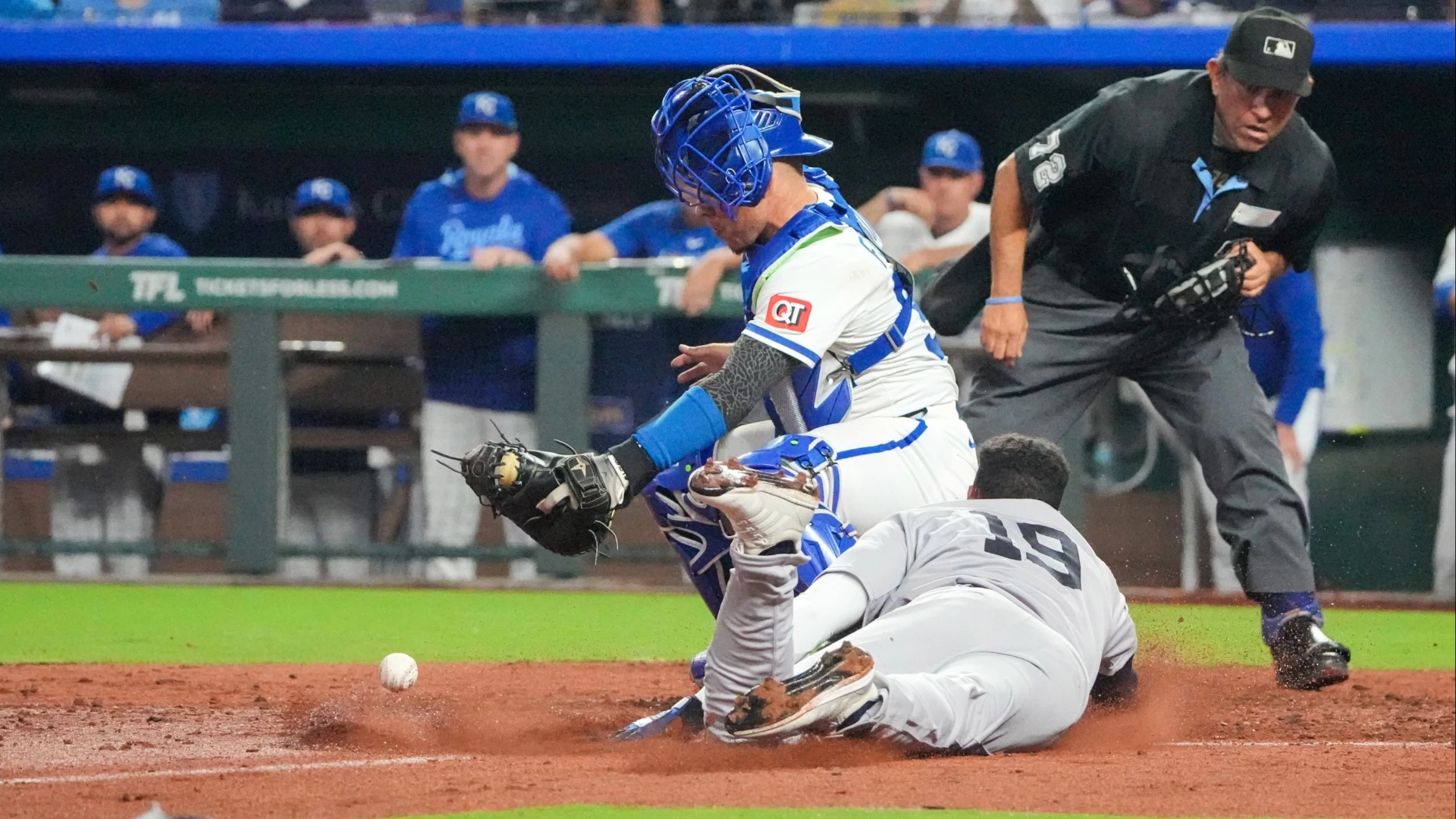 Yankees Edge Royals 1-0 in Tight Game: Key Highlights