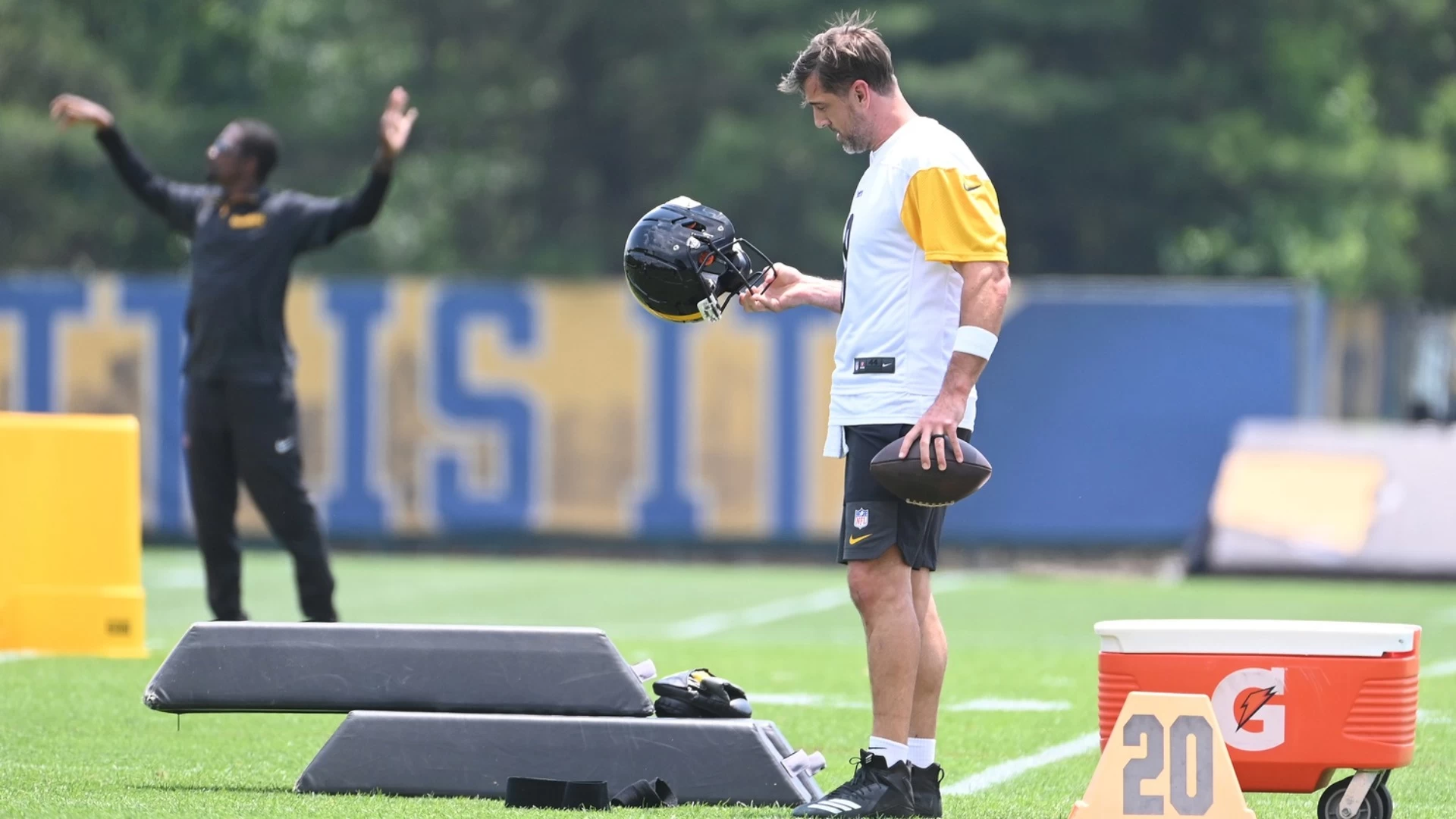 Steelers' Strategy with Aaron Rodgers & New Team Dynamics