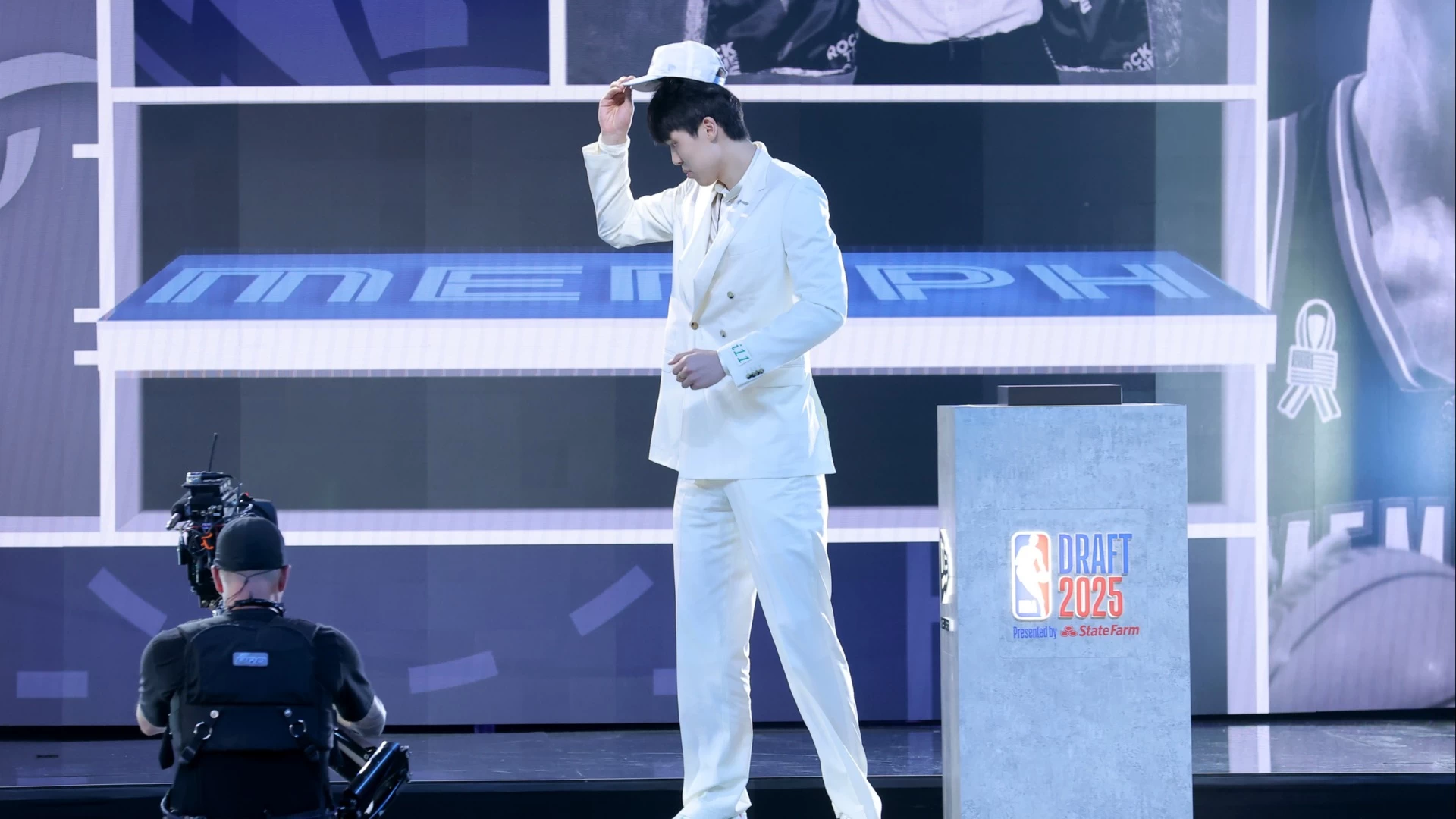 Trail Blazers Select Hansen Yang With The 16th Overall Pick